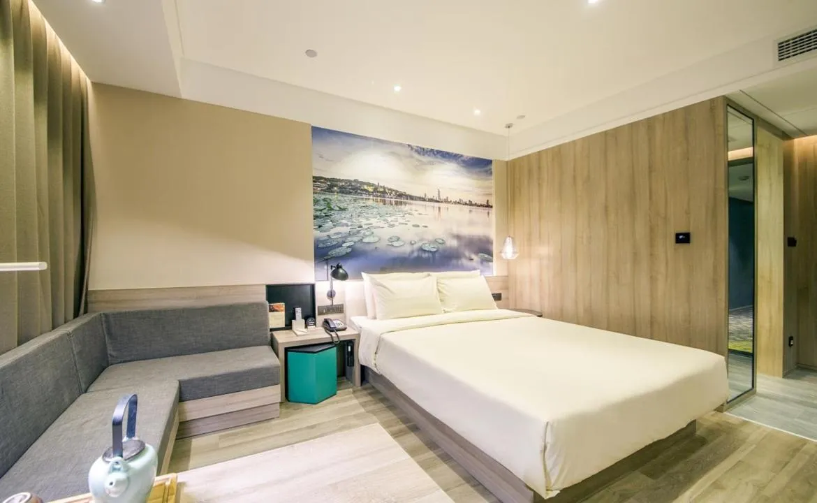 Bed in Atour Hotel Shengtai West Road South Railway Station Nanjing