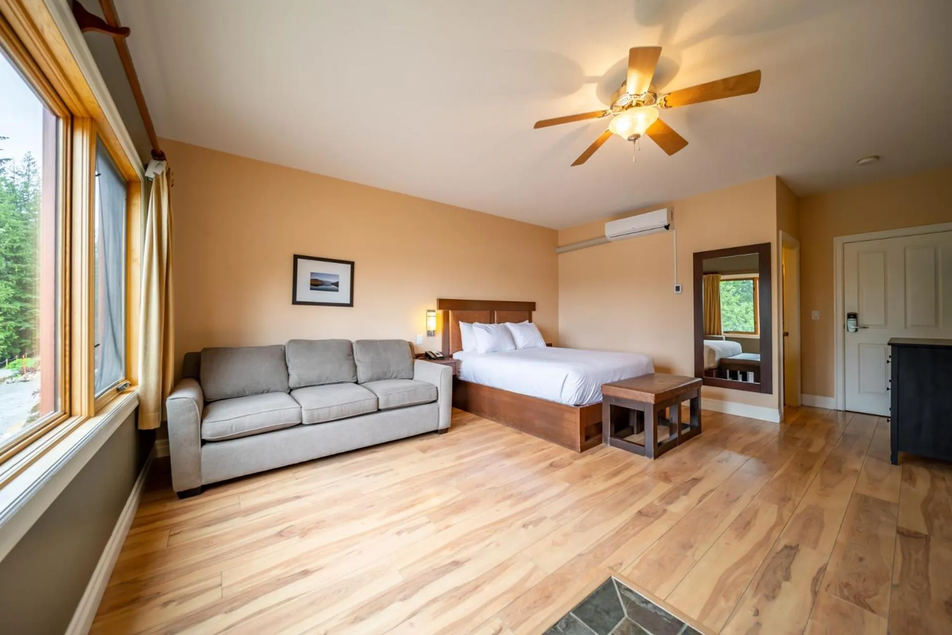 Bed in Halcyon Hot Springs Resort