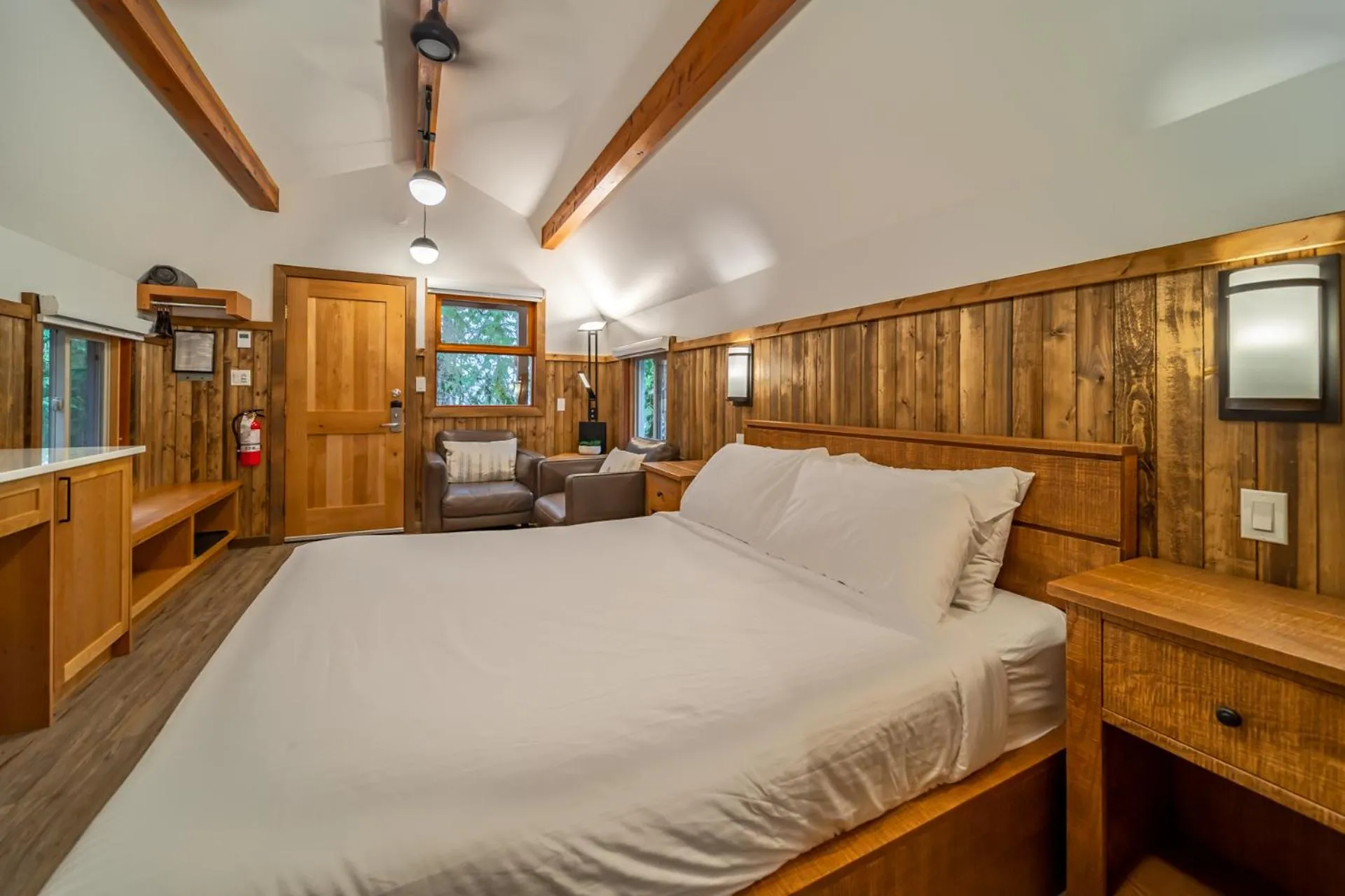 Photo of the whole room, Bed in Halcyon Hot Springs Resort