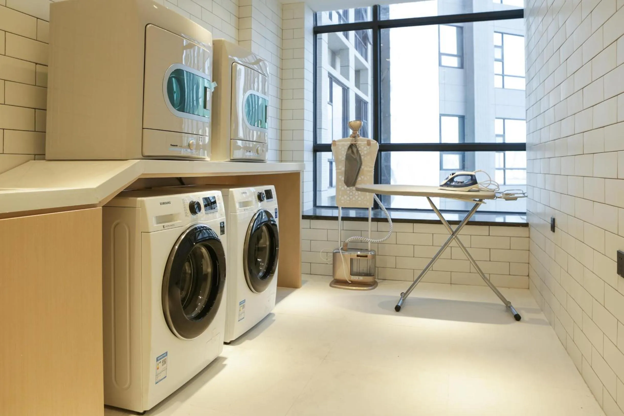 Atour Hotel High Speed Railway Station Maoming