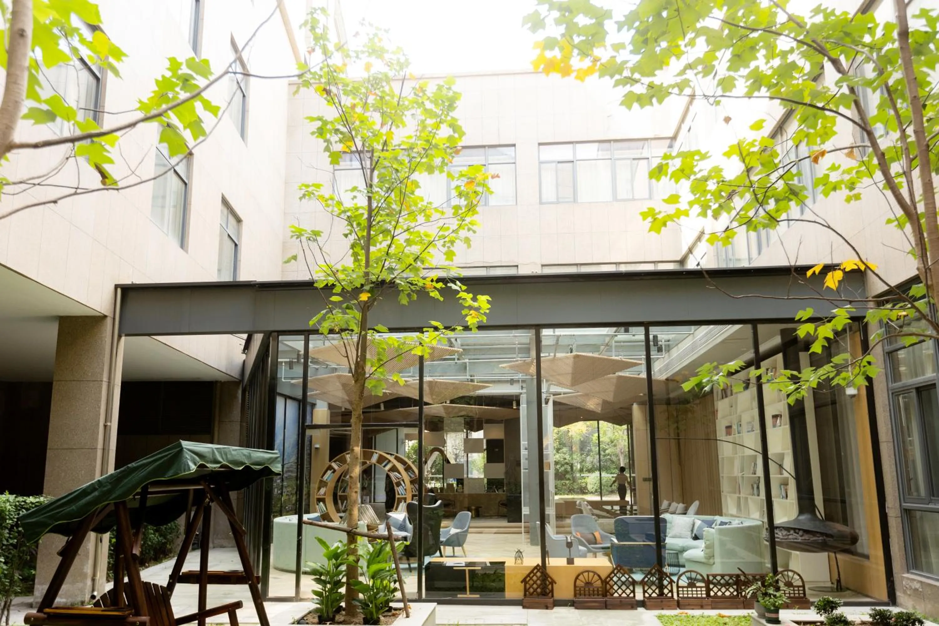 Garden in Atour Hotel Hongqiao Hub National Exhibition Center Shanghai