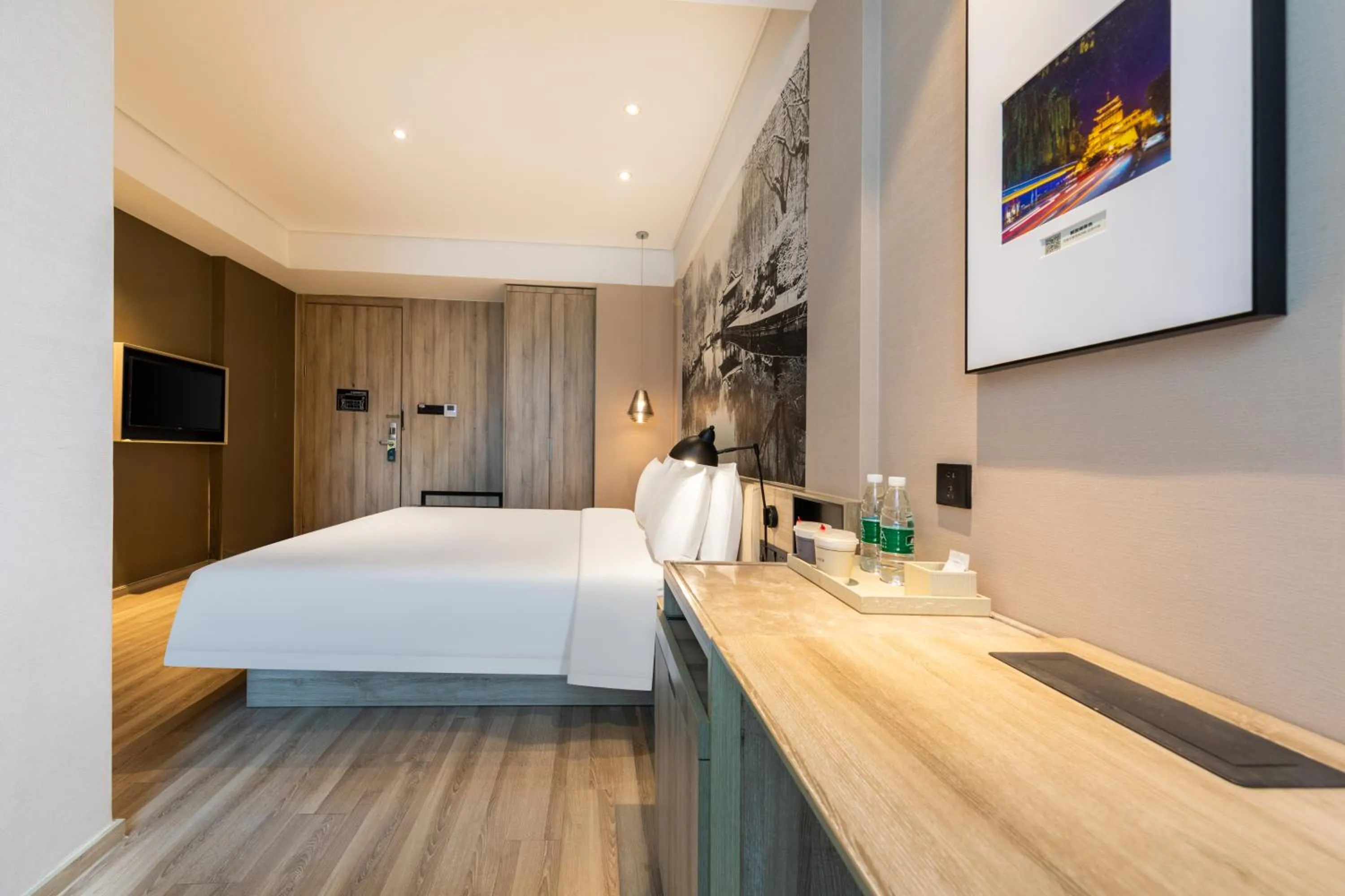 Photo of the whole room, Bed in Atour Hotel Yingxiongshan Road Jinan