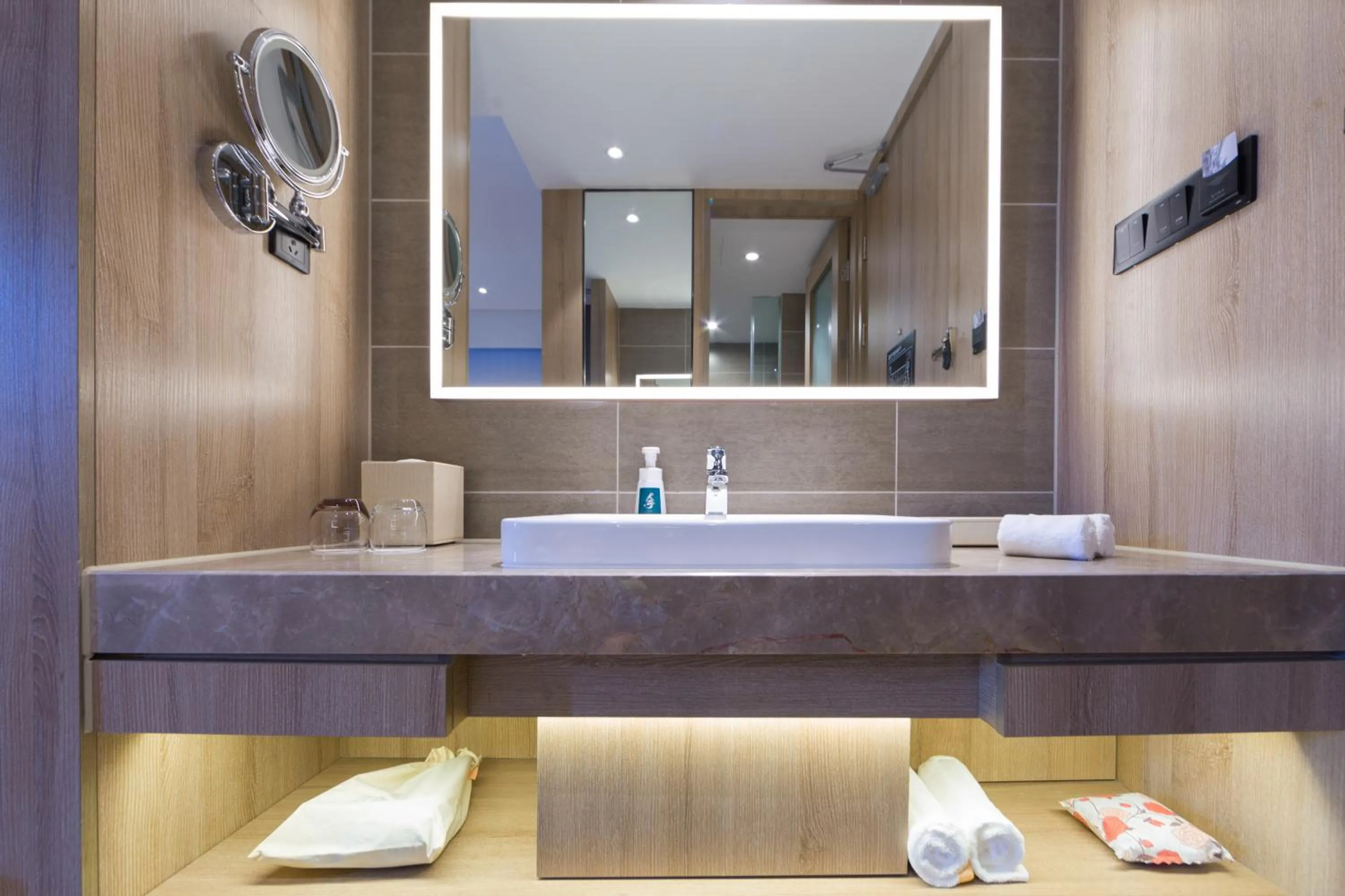 Bathroom in Atour Hotel Yingxiongshan Road Jinan