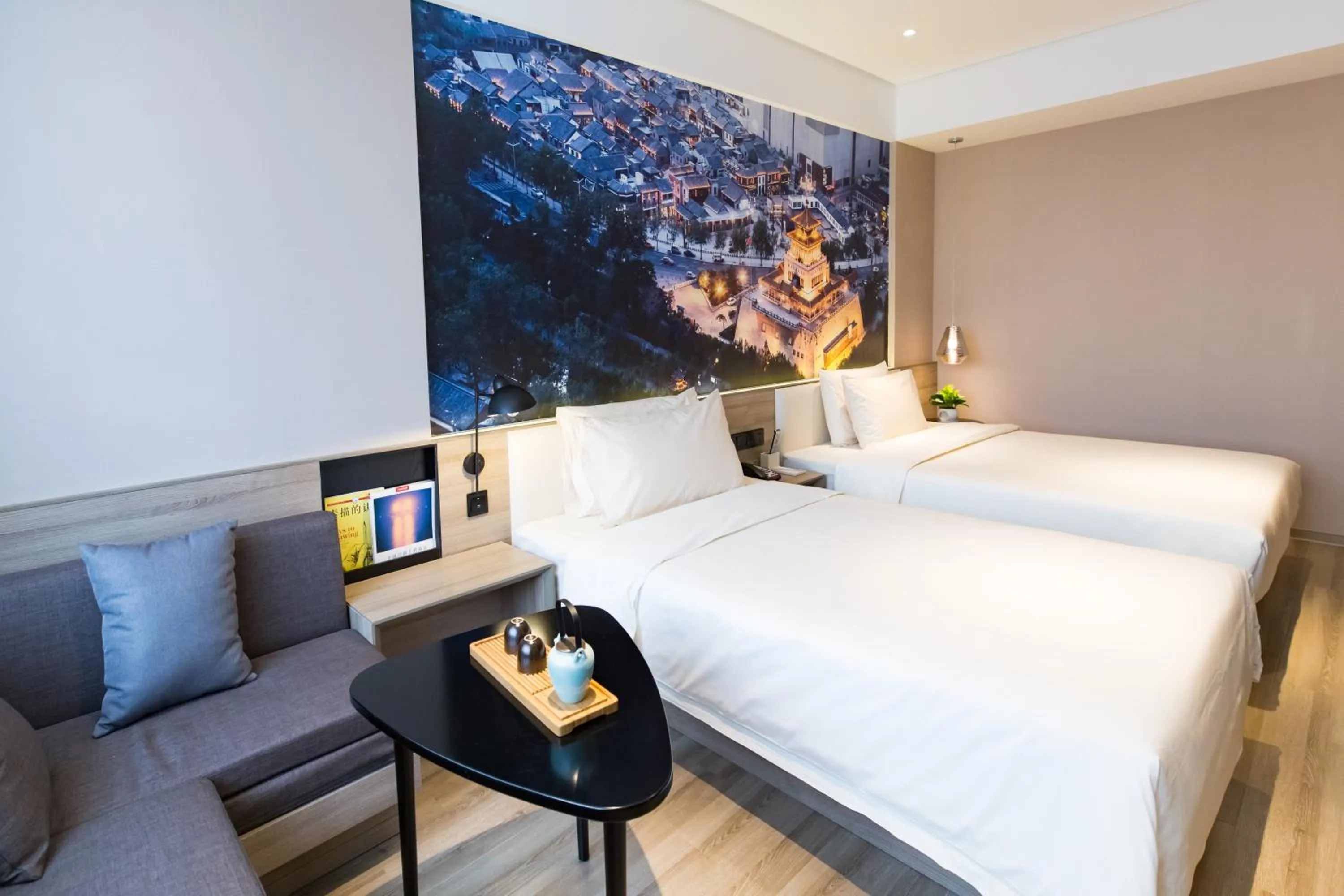 Photo of the whole room, Bed in Atour Hotel Yingxiongshan Road Jinan