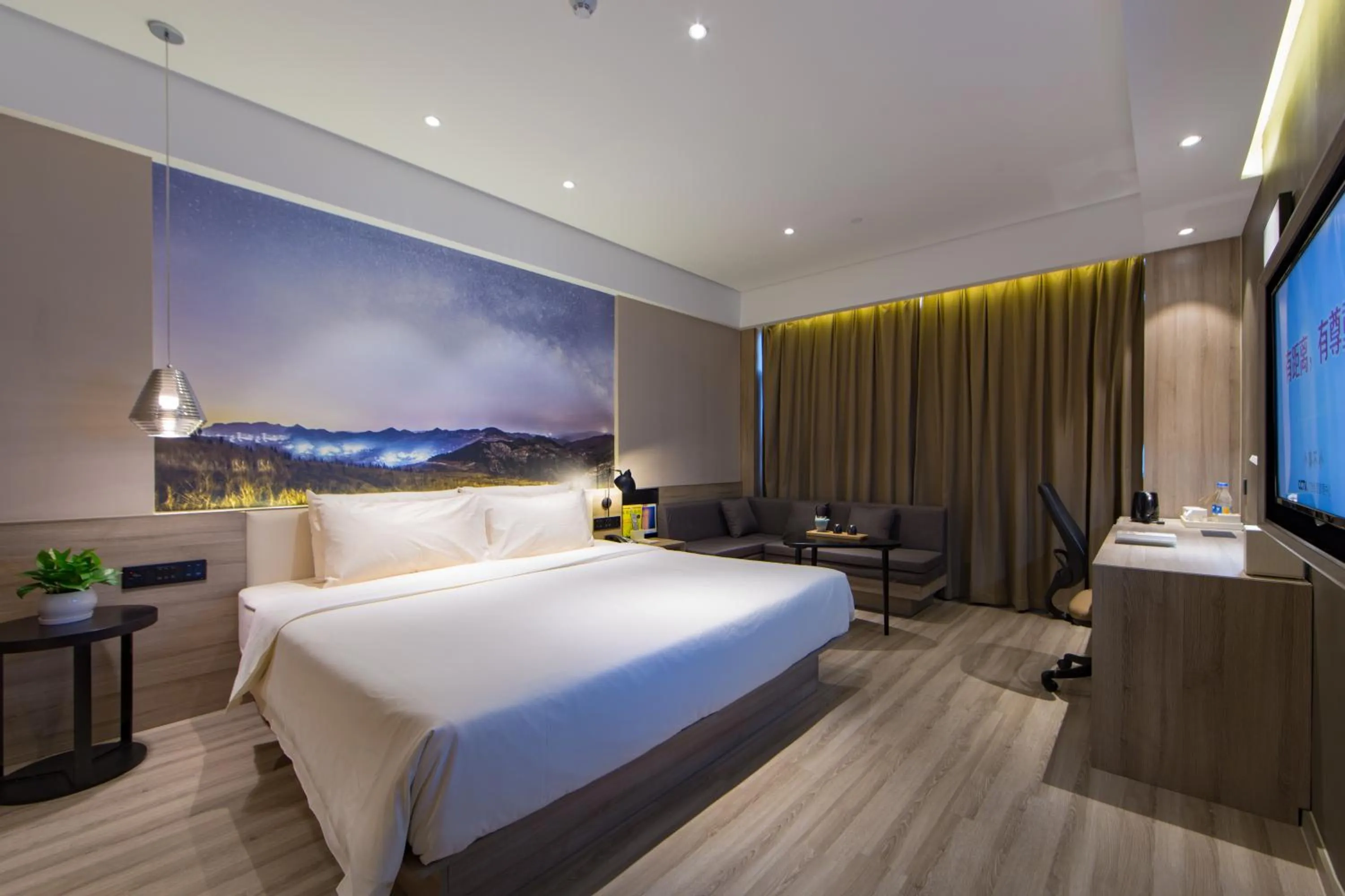 Photo of the whole room, Bed in Atour Hotel Yingxiongshan Road Jinan