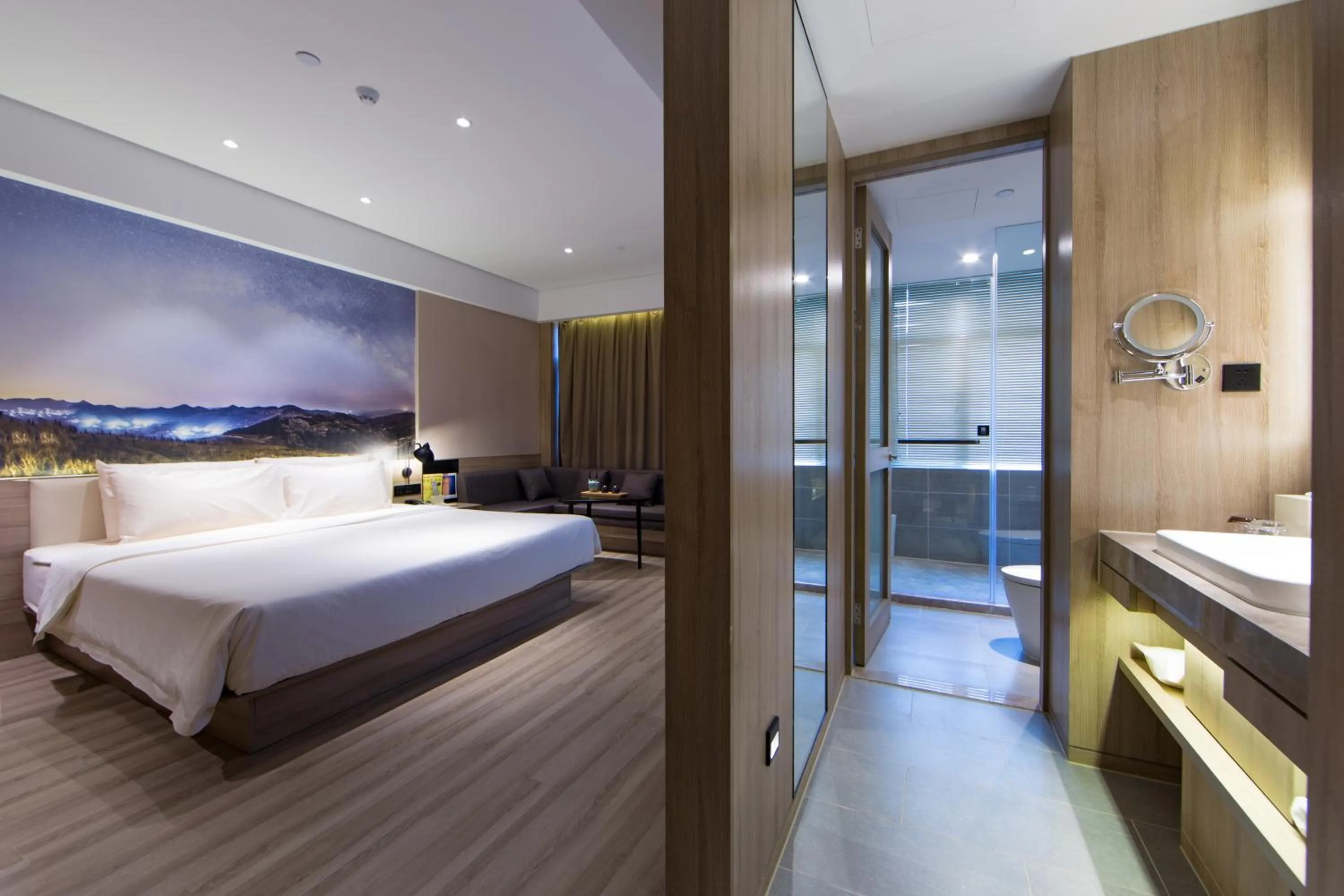 Photo of the whole room, Bed in Atour Hotel Yingxiongshan Road Jinan