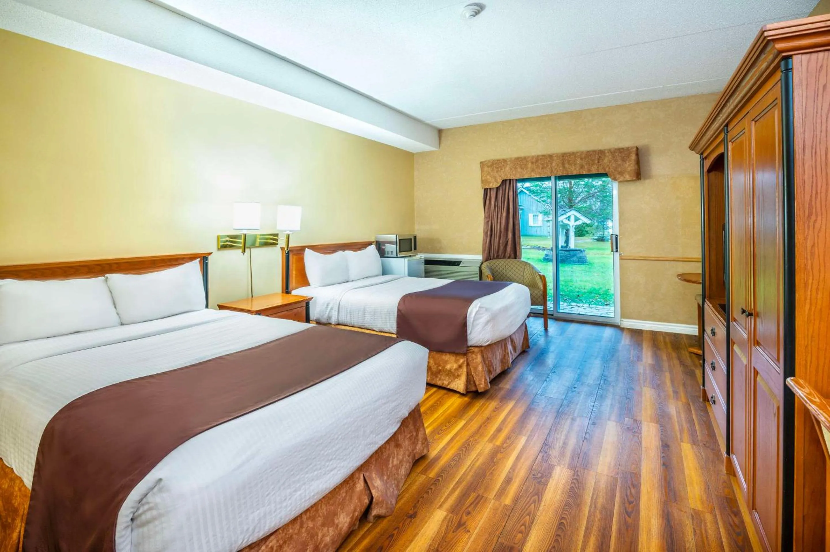 Bedroom, Bed in Cedar Meadows Resort & Spa, an Ascend Collection Resort