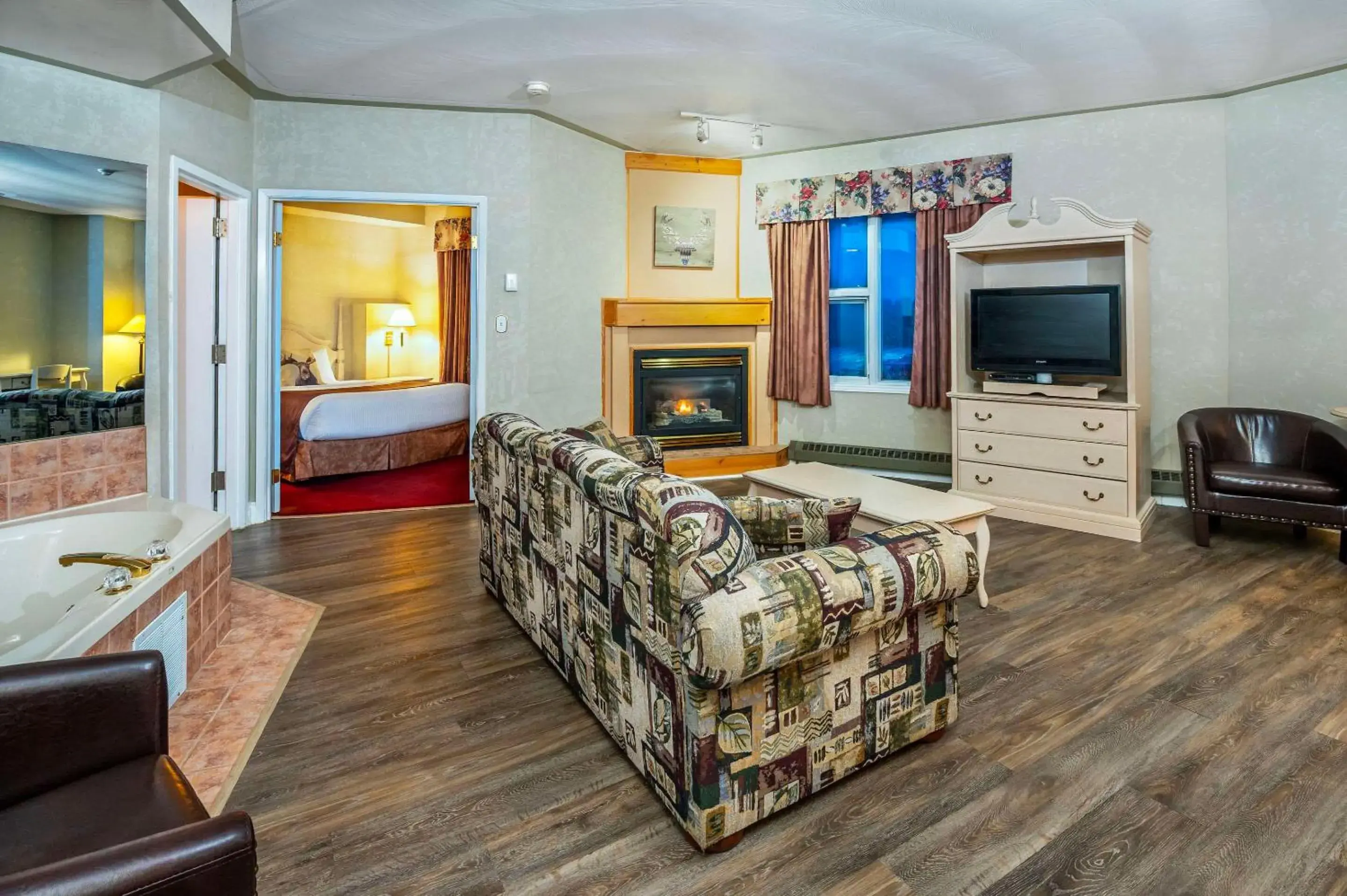 Queen Suite - Non Smoking in Cedar Meadows Resort & Spa, an Ascend Collection Resort Queen Suite - Non Smoking in Cedar Meadows Resort & Spa, an Ascend Collection Resort