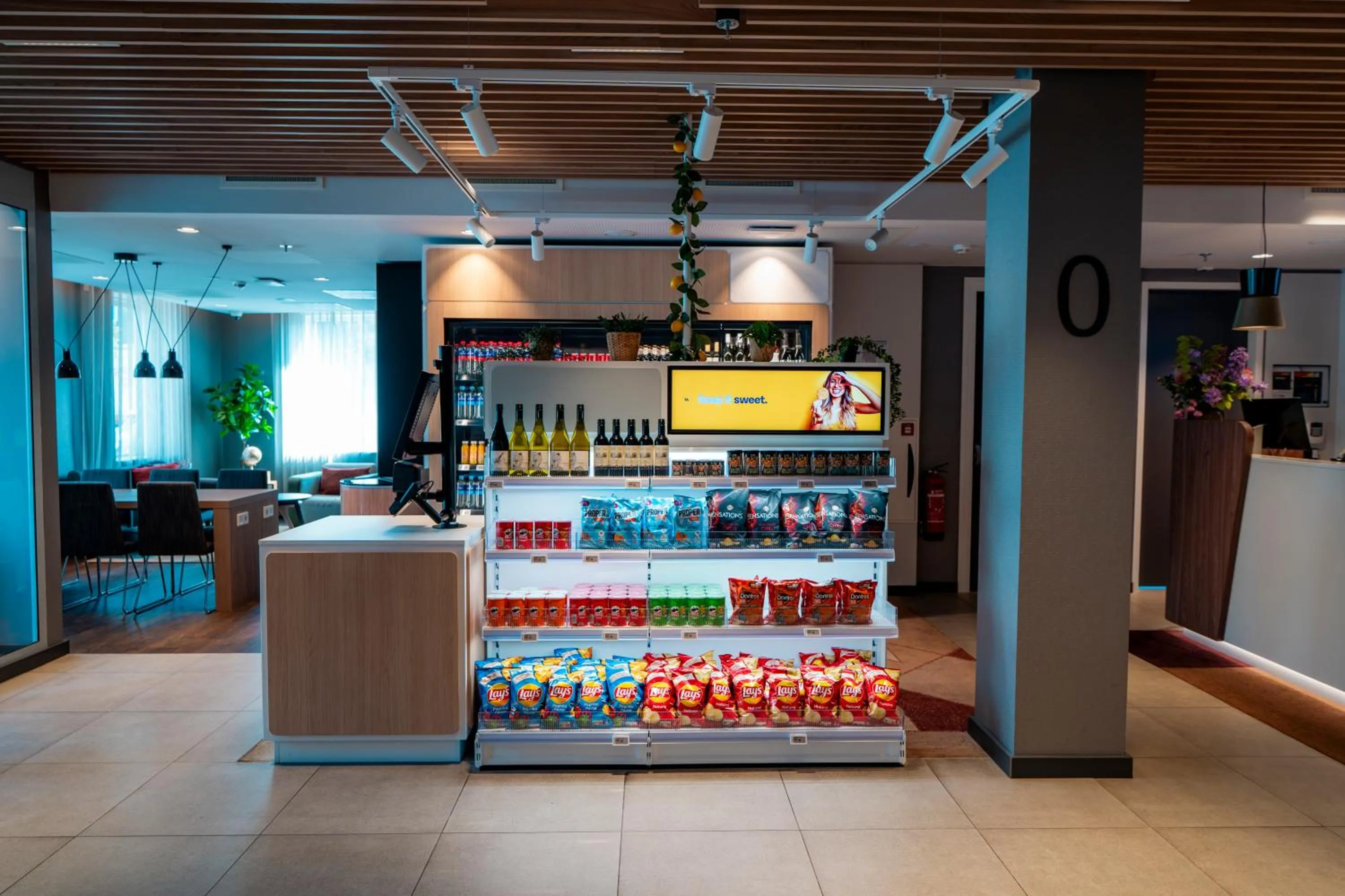 On-site shops in Holiday Inn - Eindhoven Airport by IHG