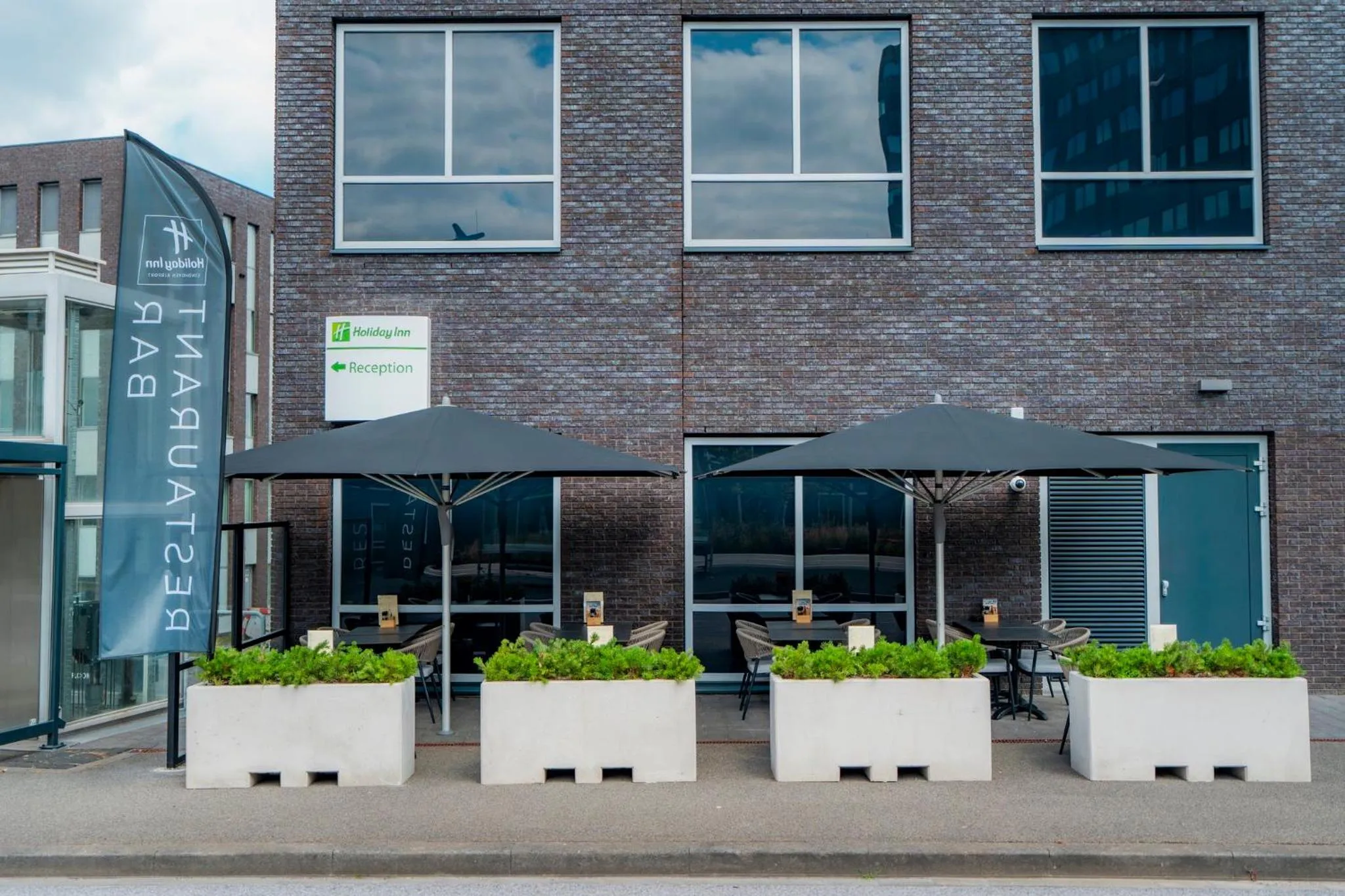 Lounge or bar in Holiday Inn - Eindhoven Airport by IHG