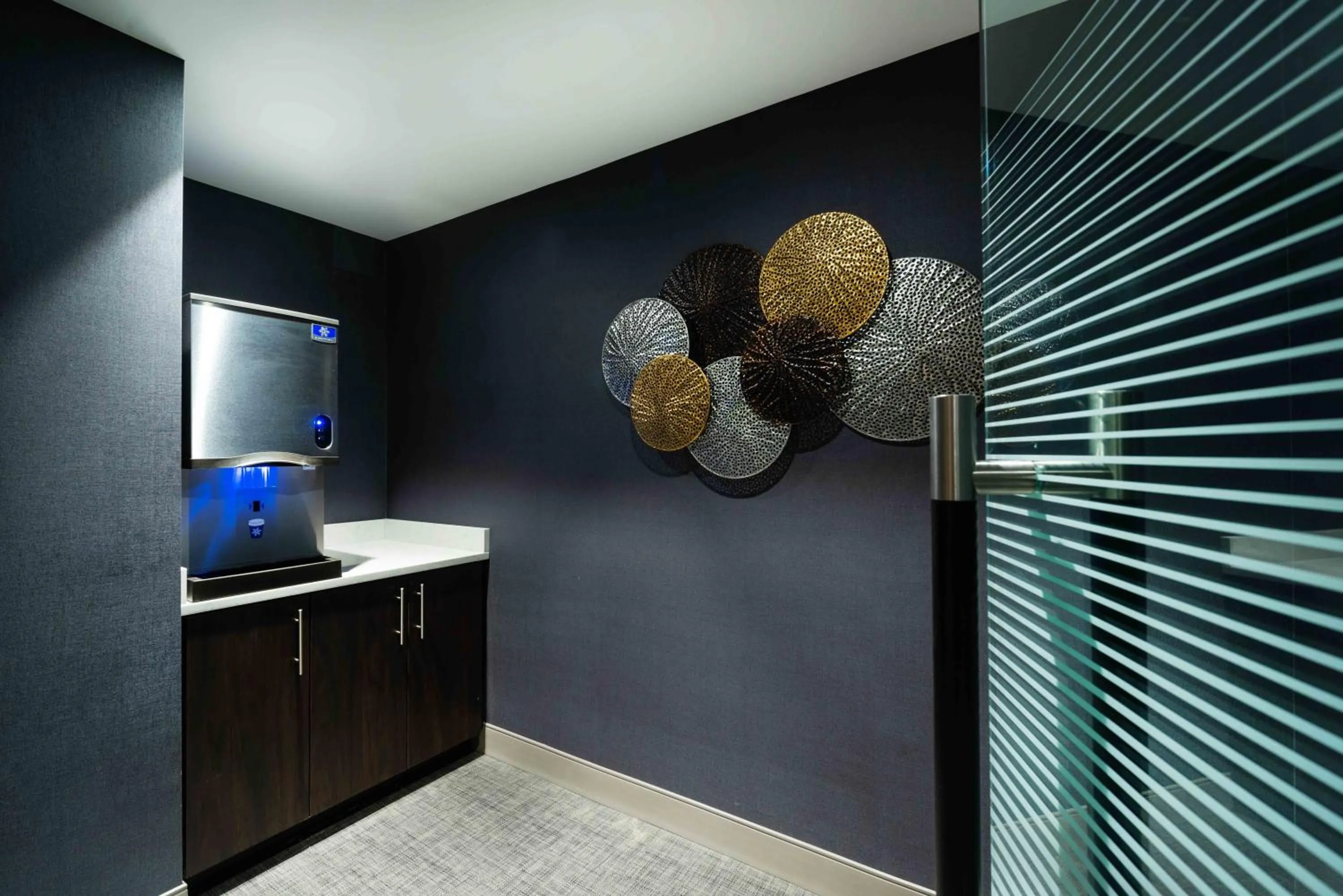 Lobby or reception in Holiday Inn Express - Boston South - Quincy by IHG