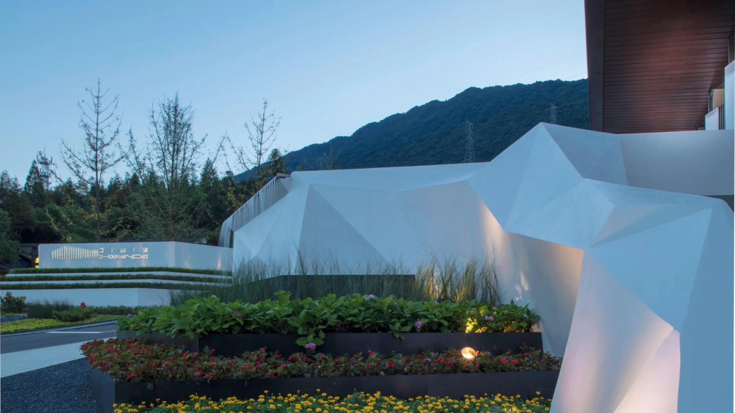 Property building in Holiday Inn Express Qiliping by IHG