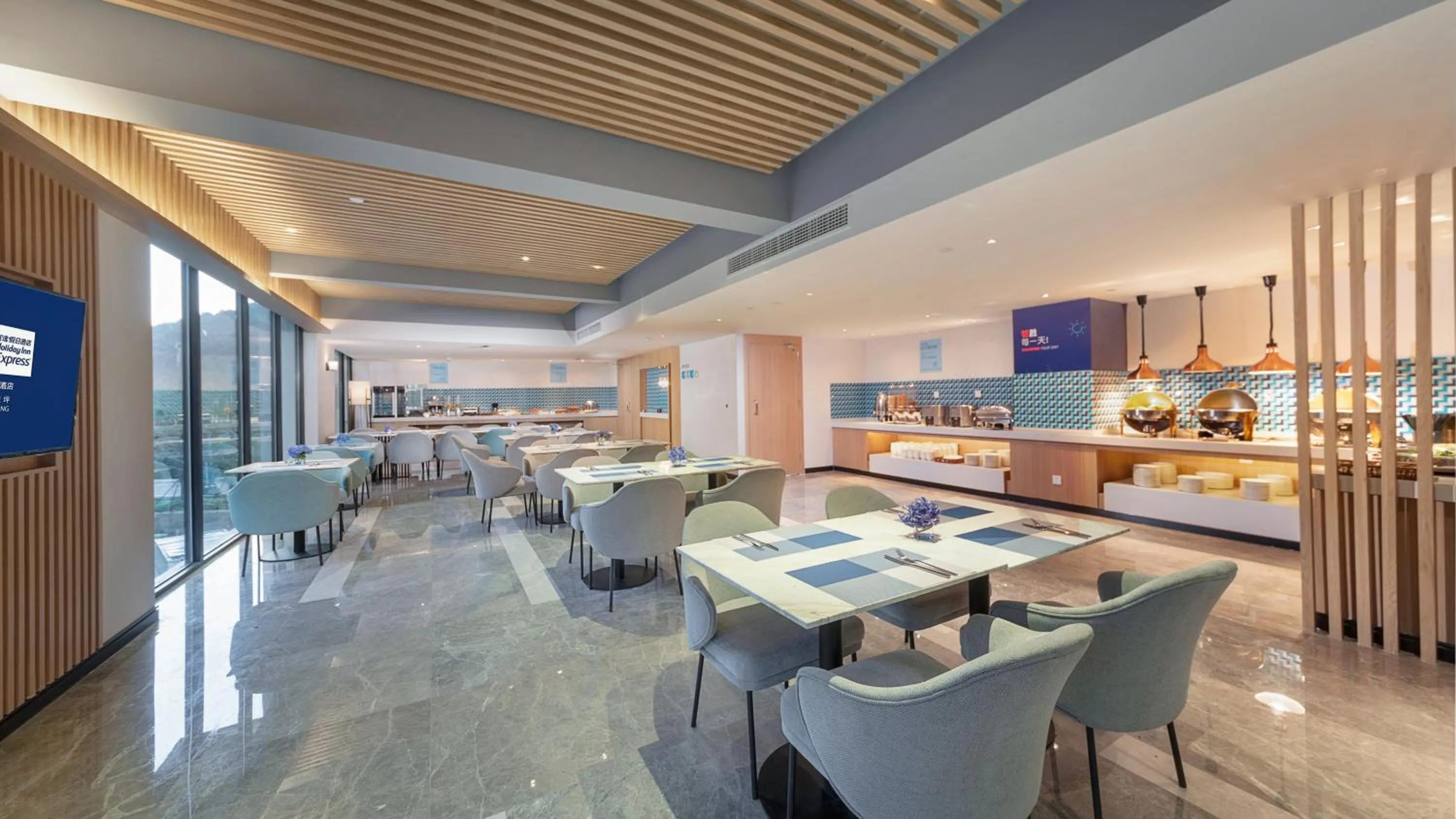 Restaurant/places to eat in Holiday Inn Express Qiliping by IHG