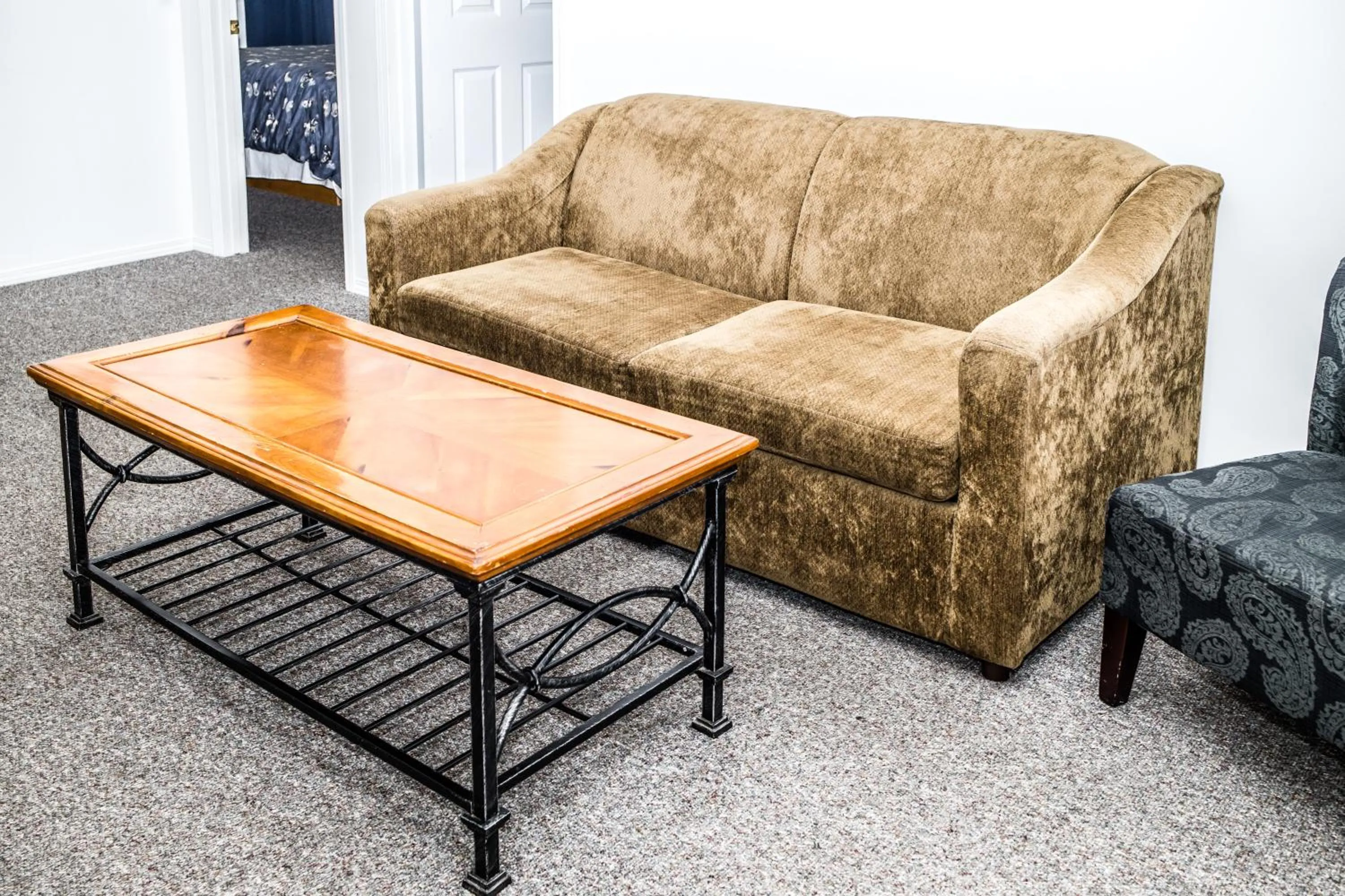 Living room in Crescent Motel