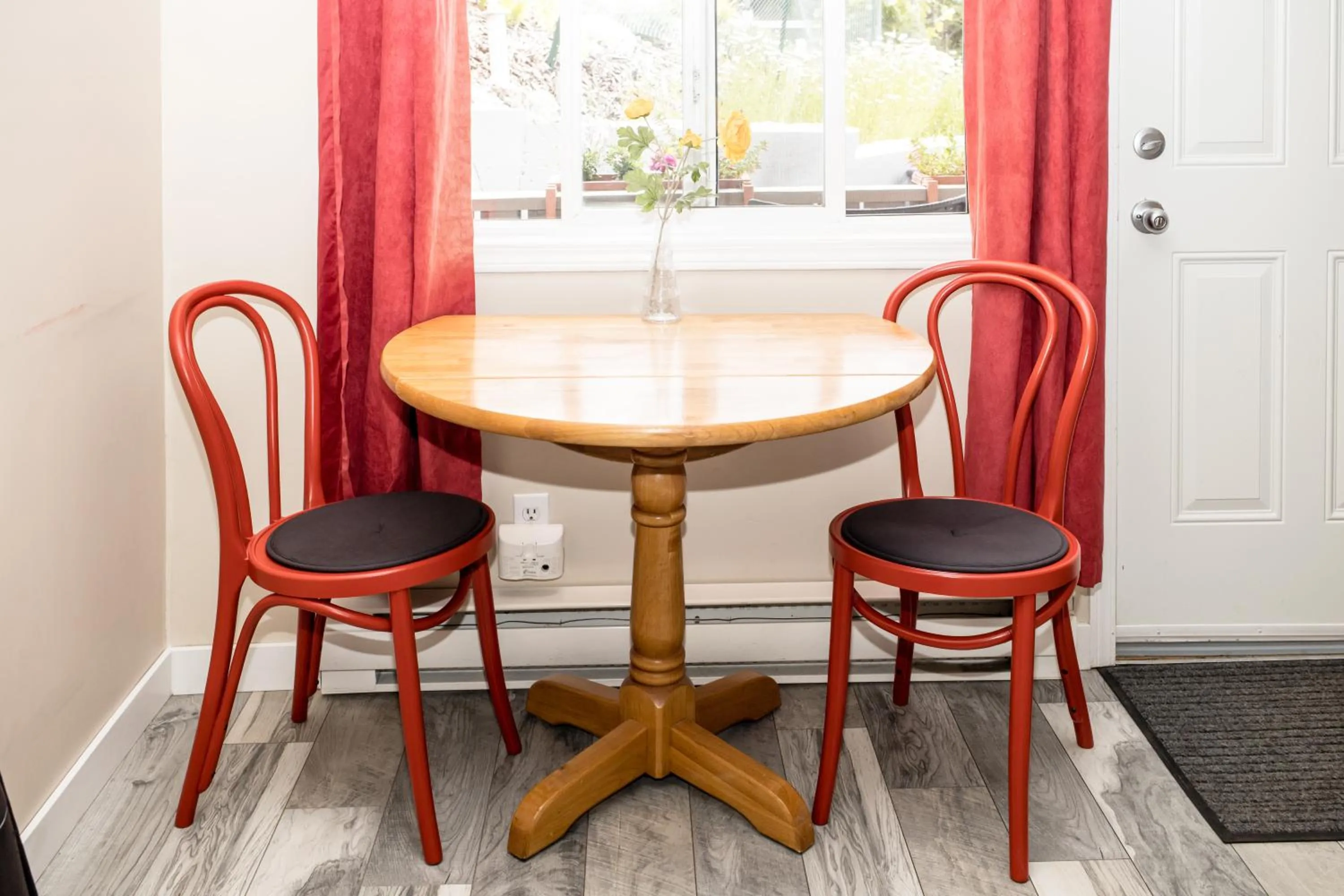 Seating area in Crescent Motel