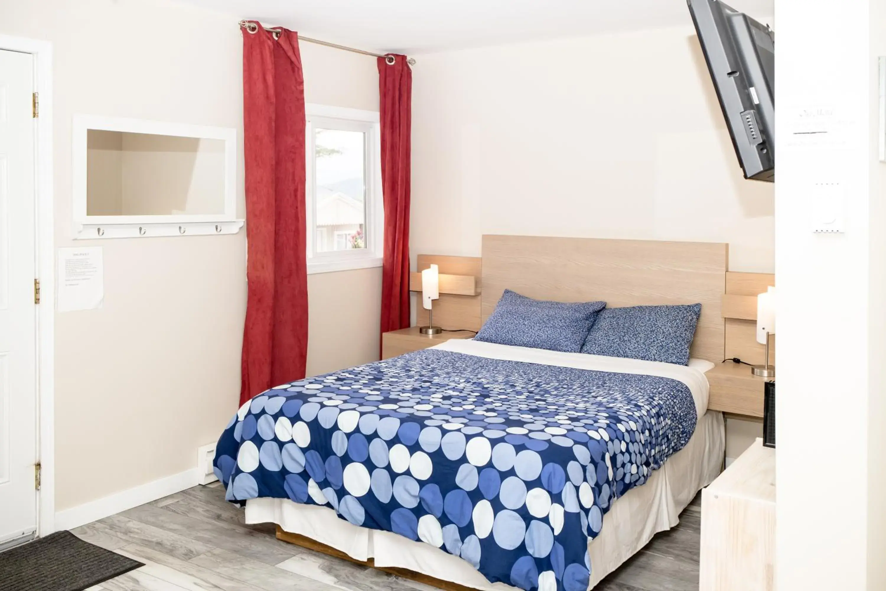 Queen Studio - Pet Friendly in Crescent Motel Queen Studio - Pet Friendly in Crescent Motel