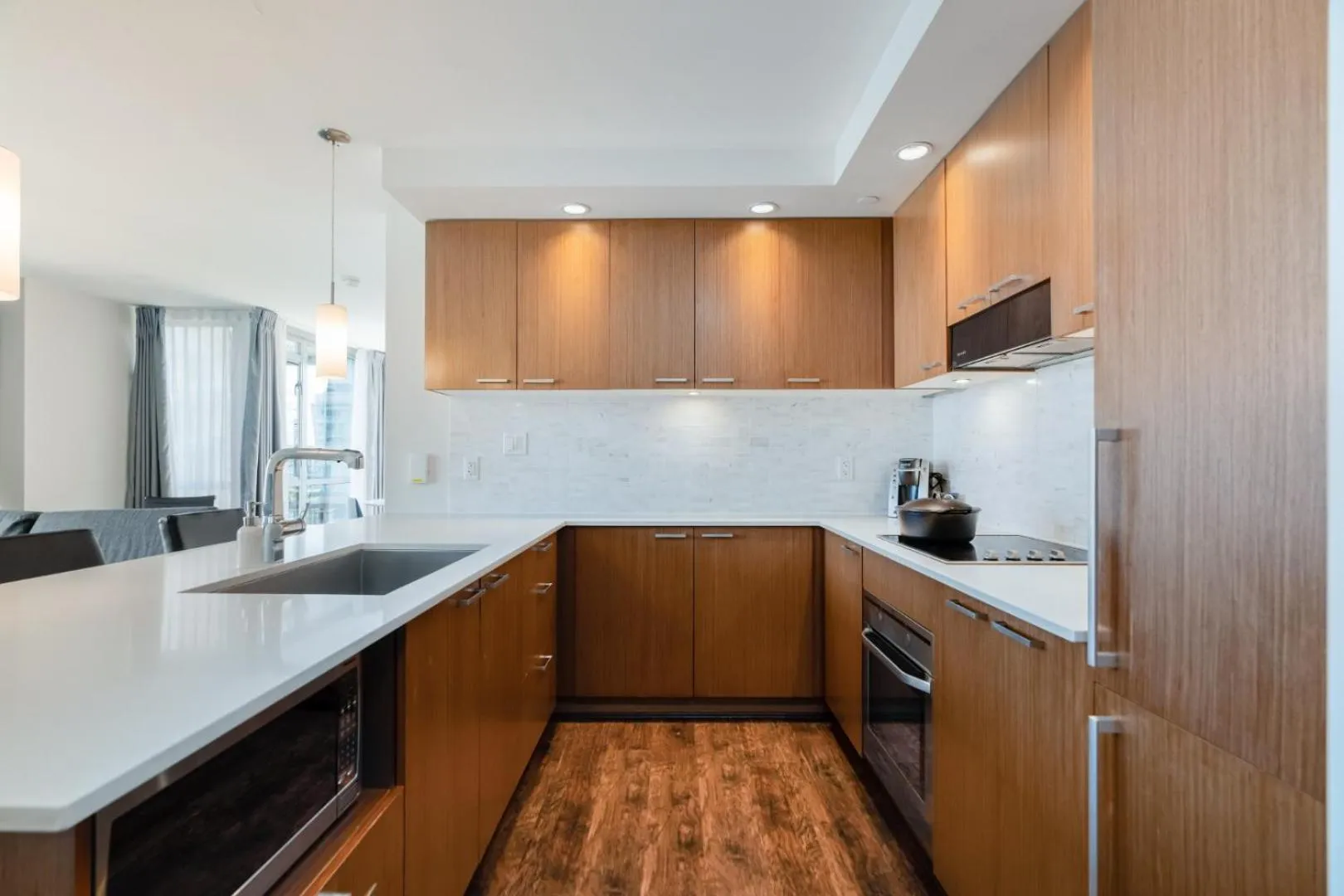 Kitchen or kitchenette in Level Vancouver Yaletown - Seymour