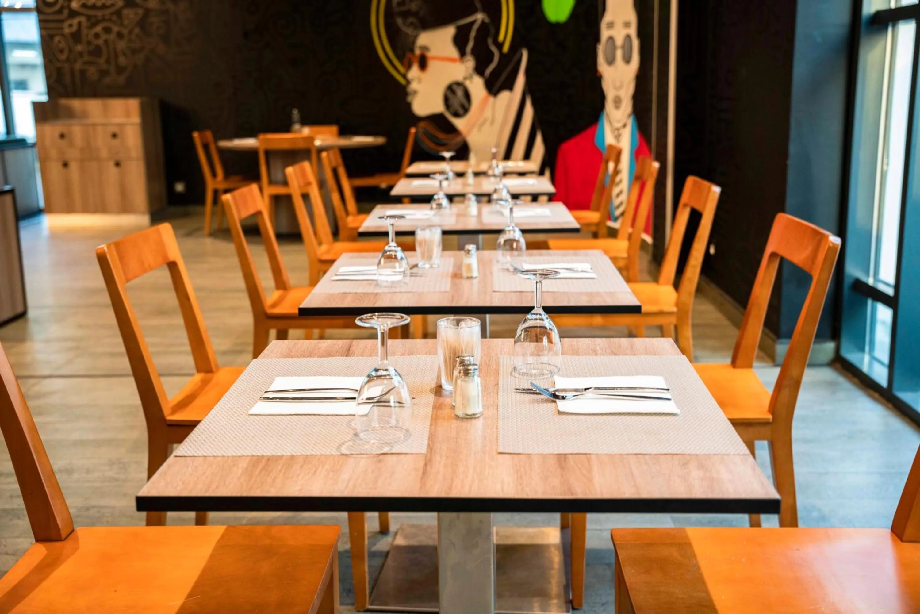 Restaurant/places to eat in ONOMO Hotel Douala