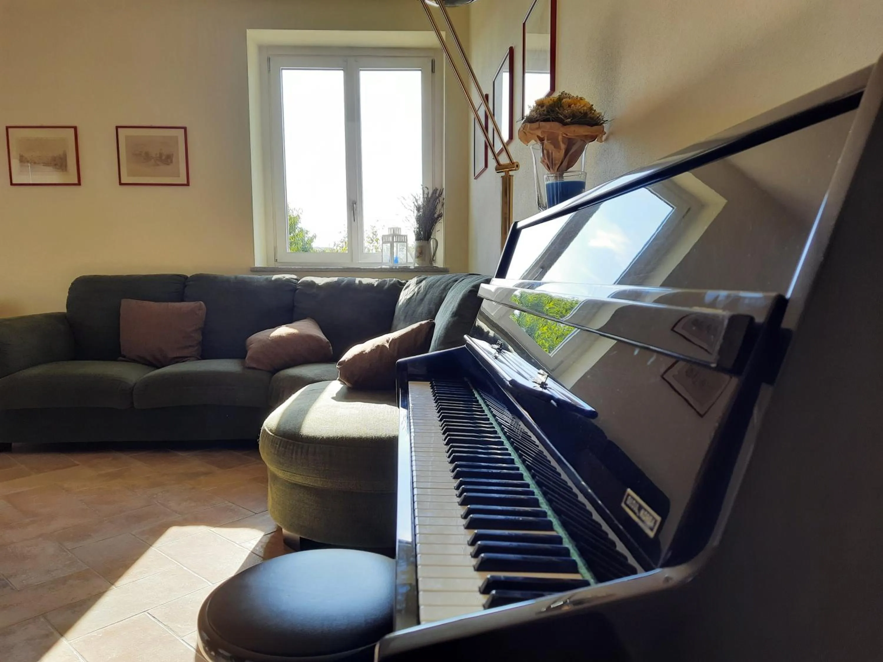 Communal lounge/ TV room in Cascina Cortese