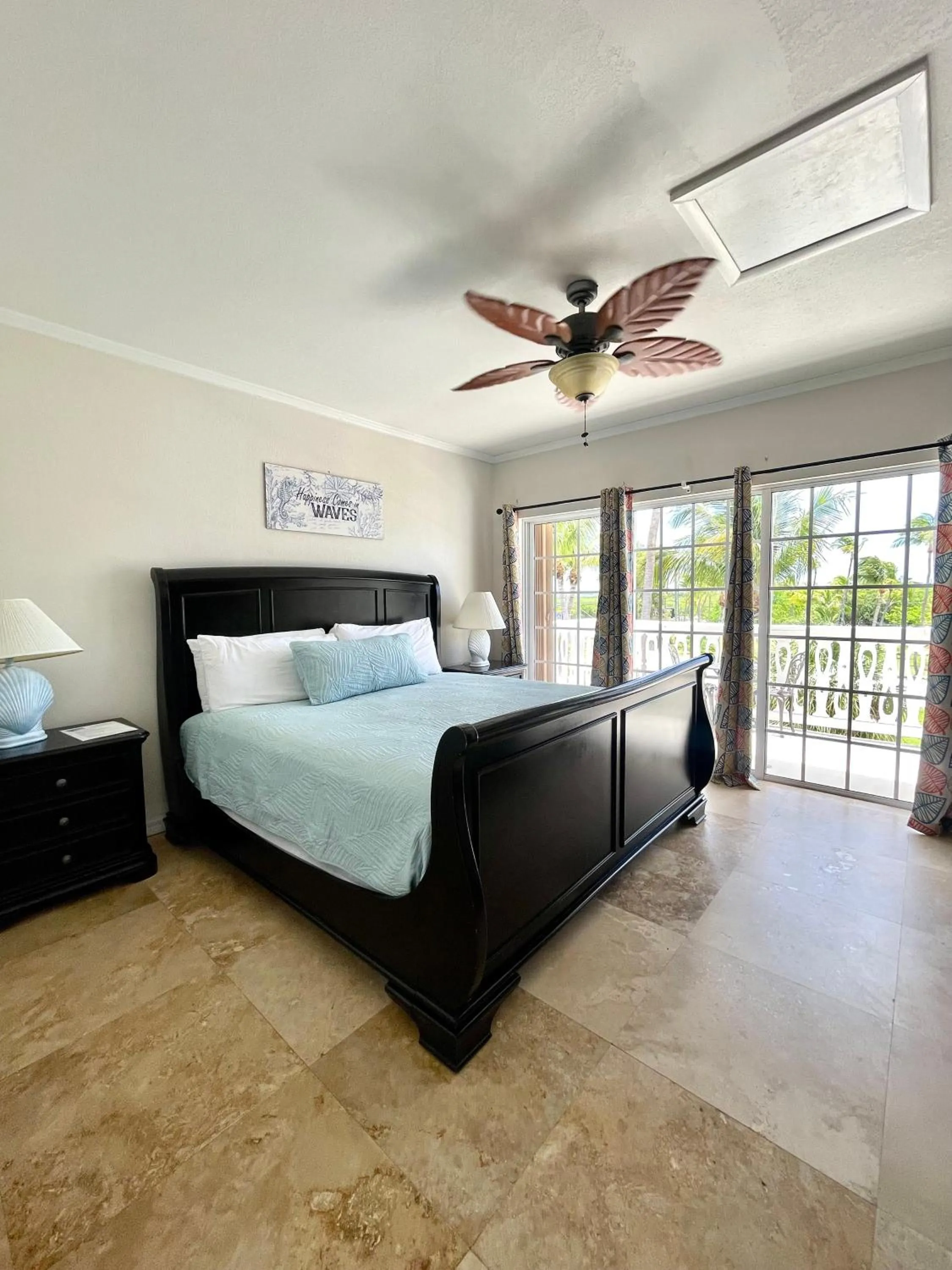 Bed in Coconut Cove Resort & Marina