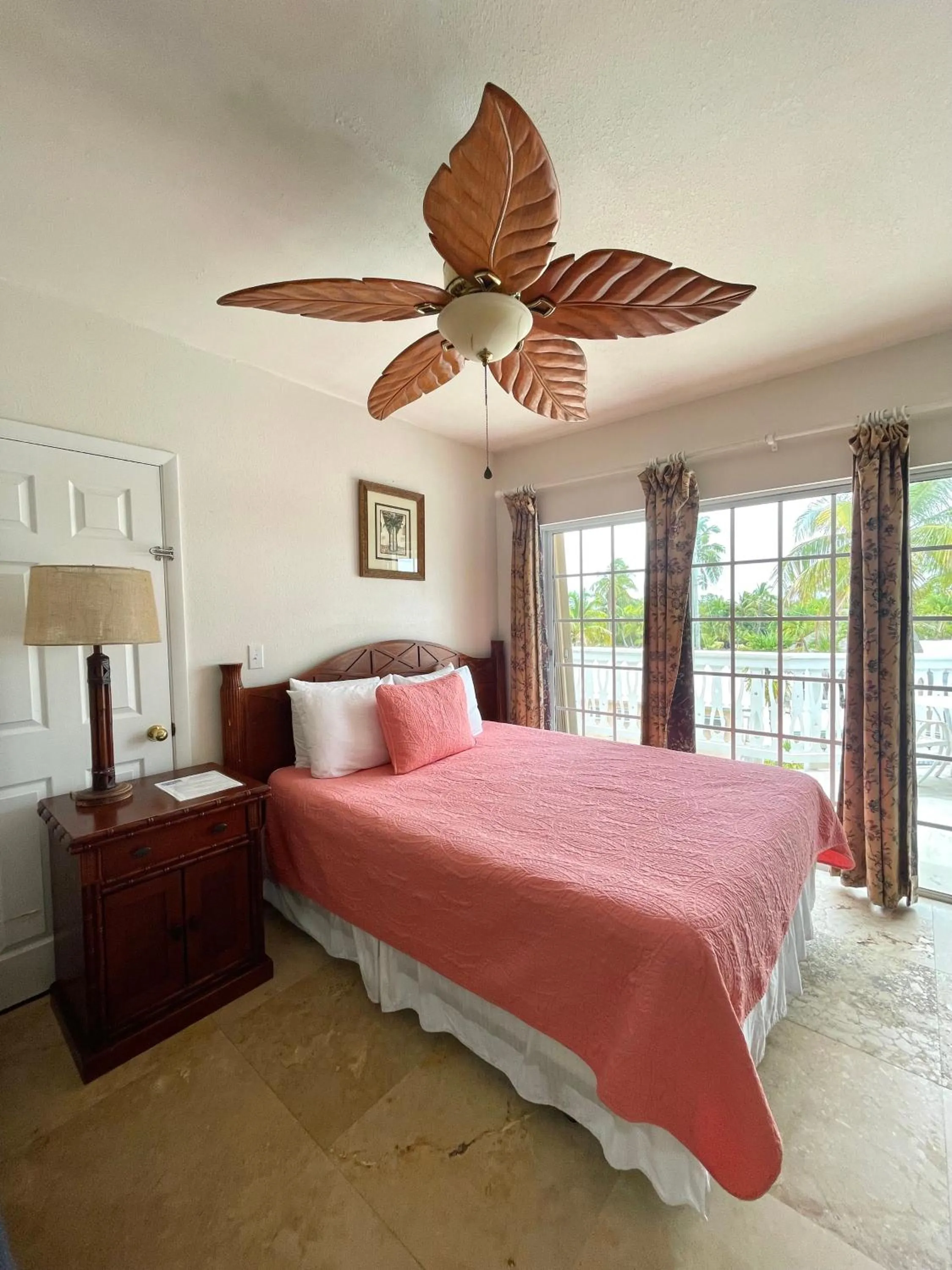 Bed in Coconut Cove Resort & Marina