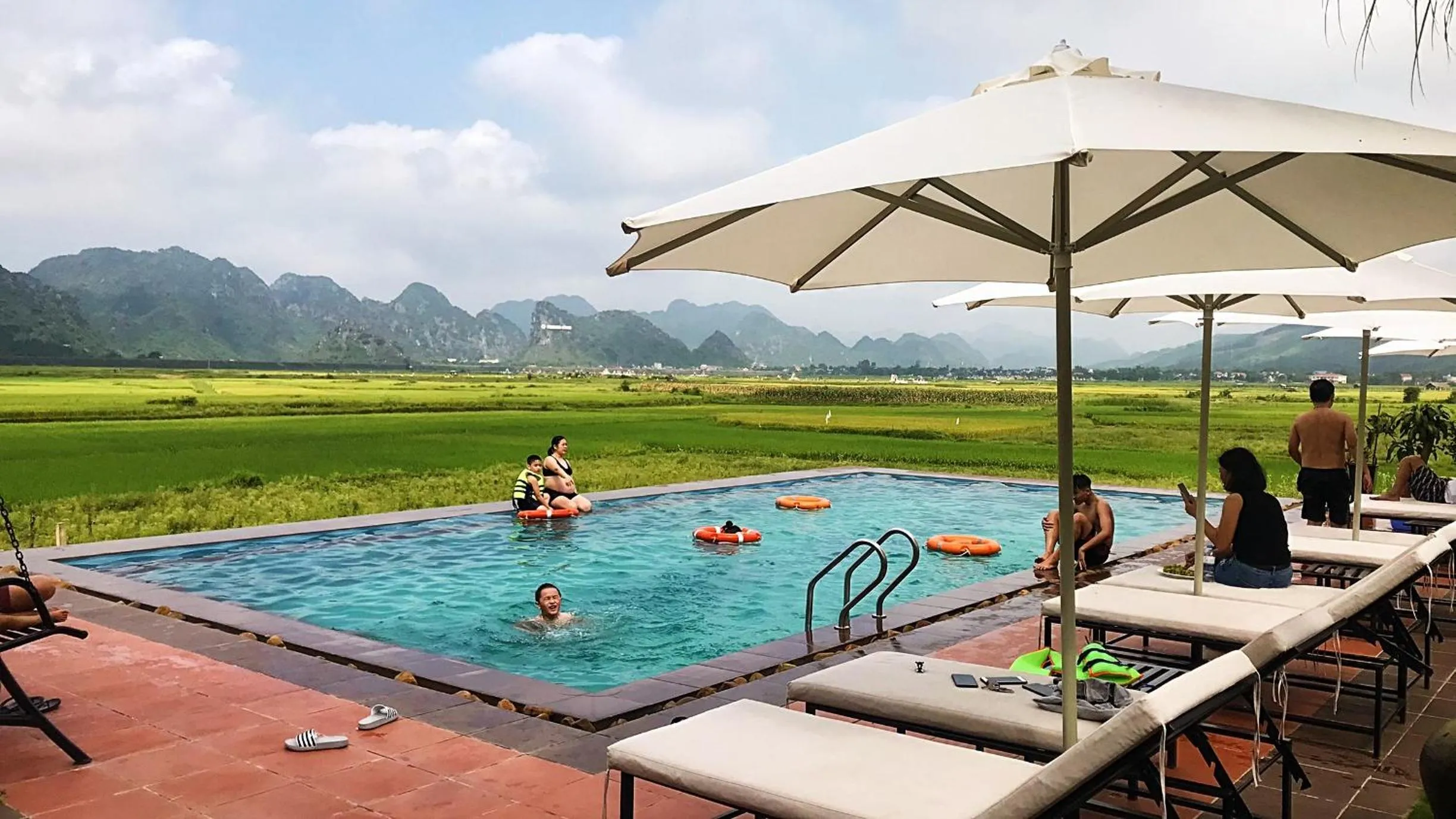 People in Karst Villas Phong Nha