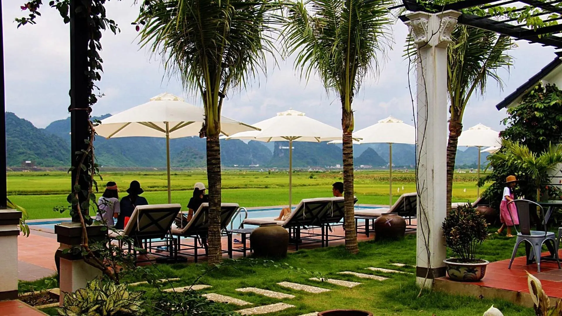 Patio in Karst Villas Phong Nha