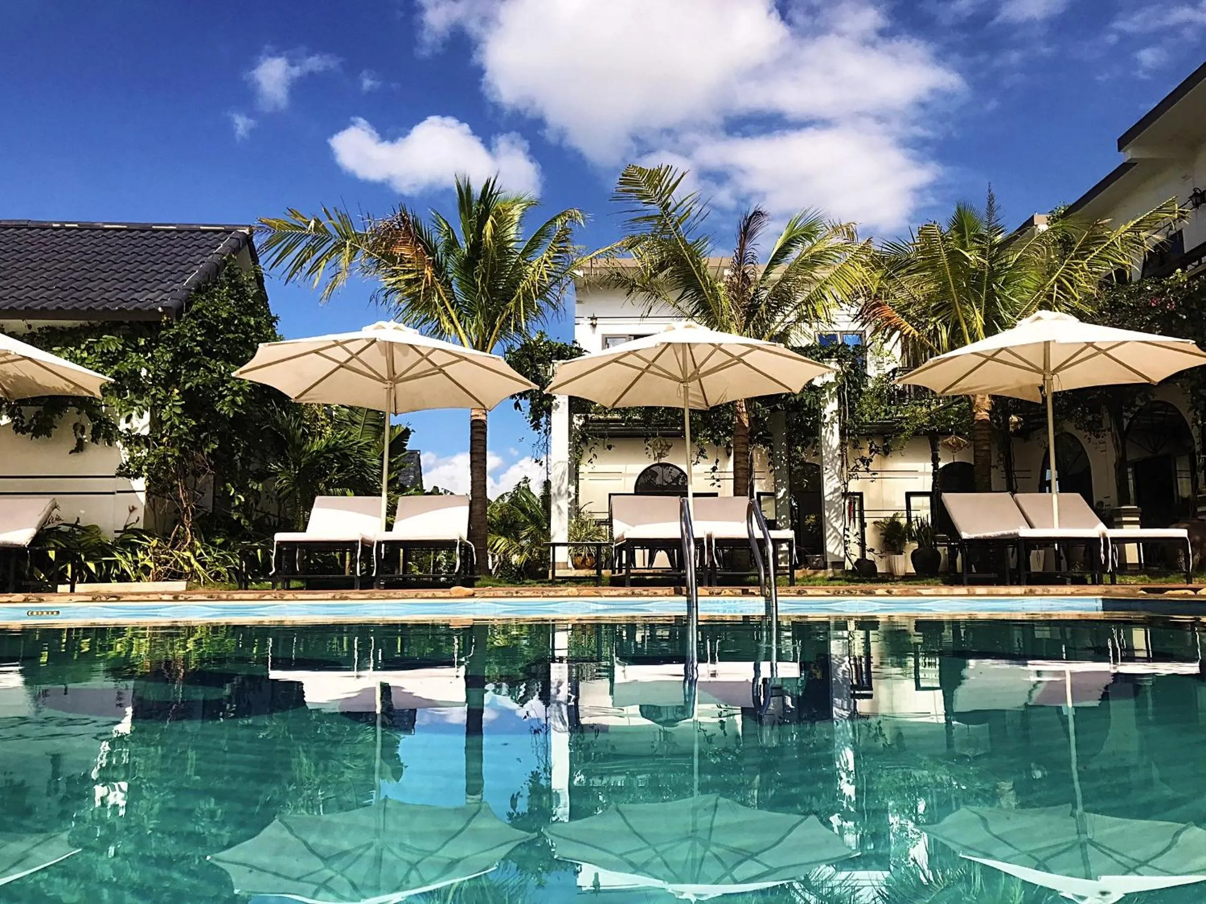 Swimming pool in Karst Villas Phong Nha
