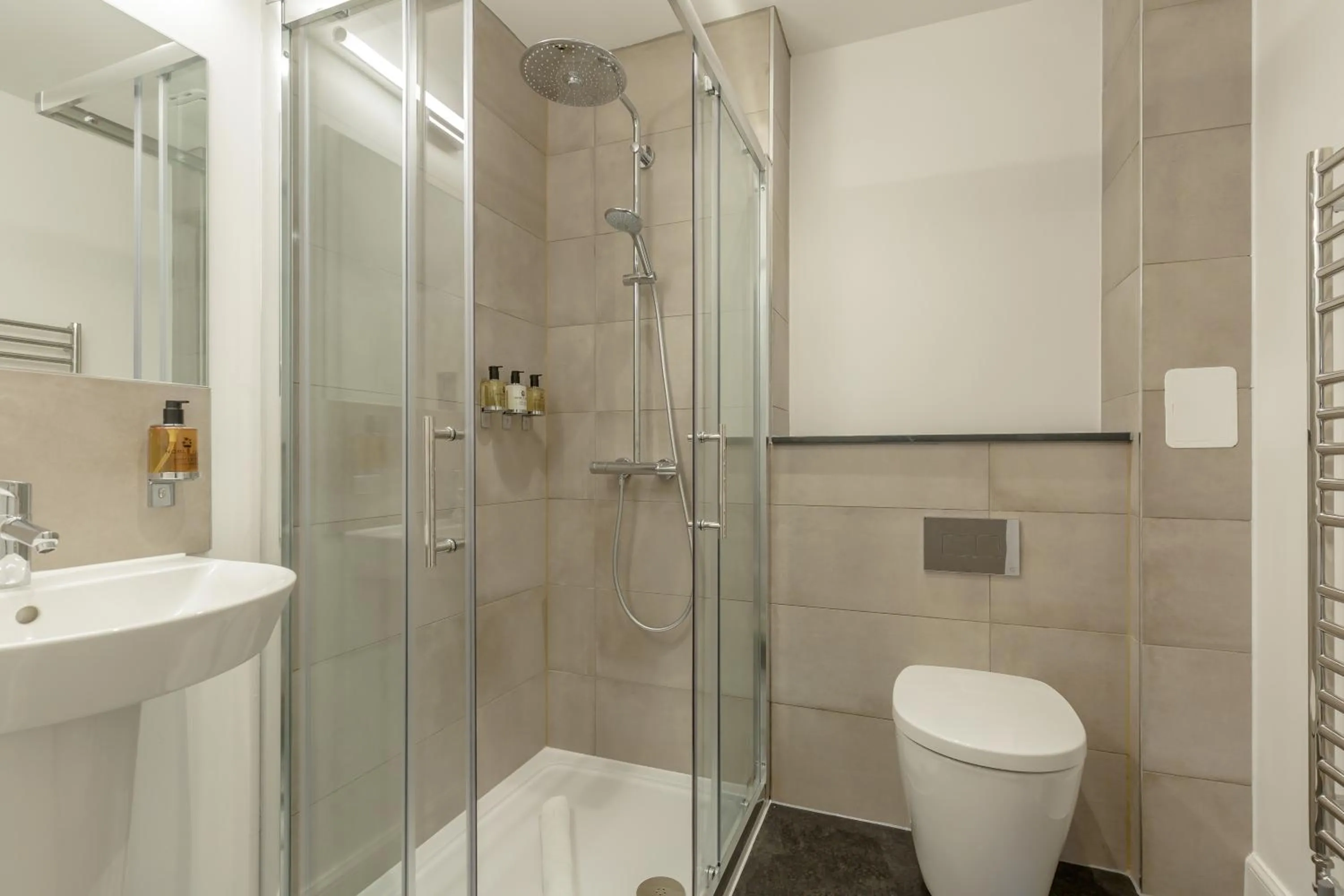 Bathroom in Destiny Scotland Hanover Apartments