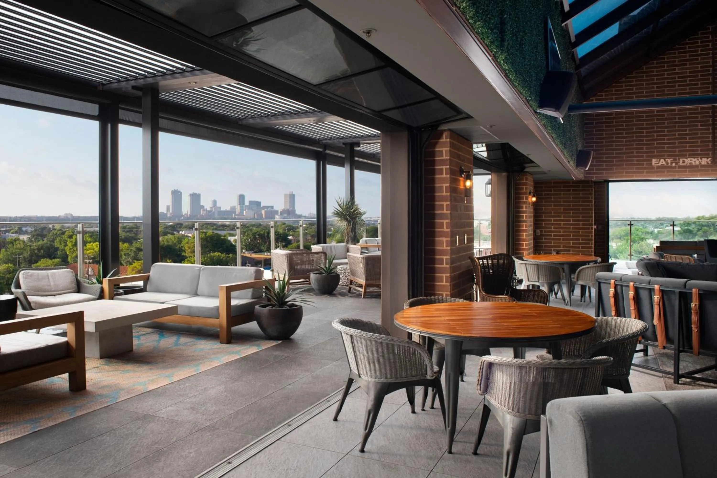 Restaurant/places to eat in SpringHill Suites by Marriott Fort Worth Historic Stockyards