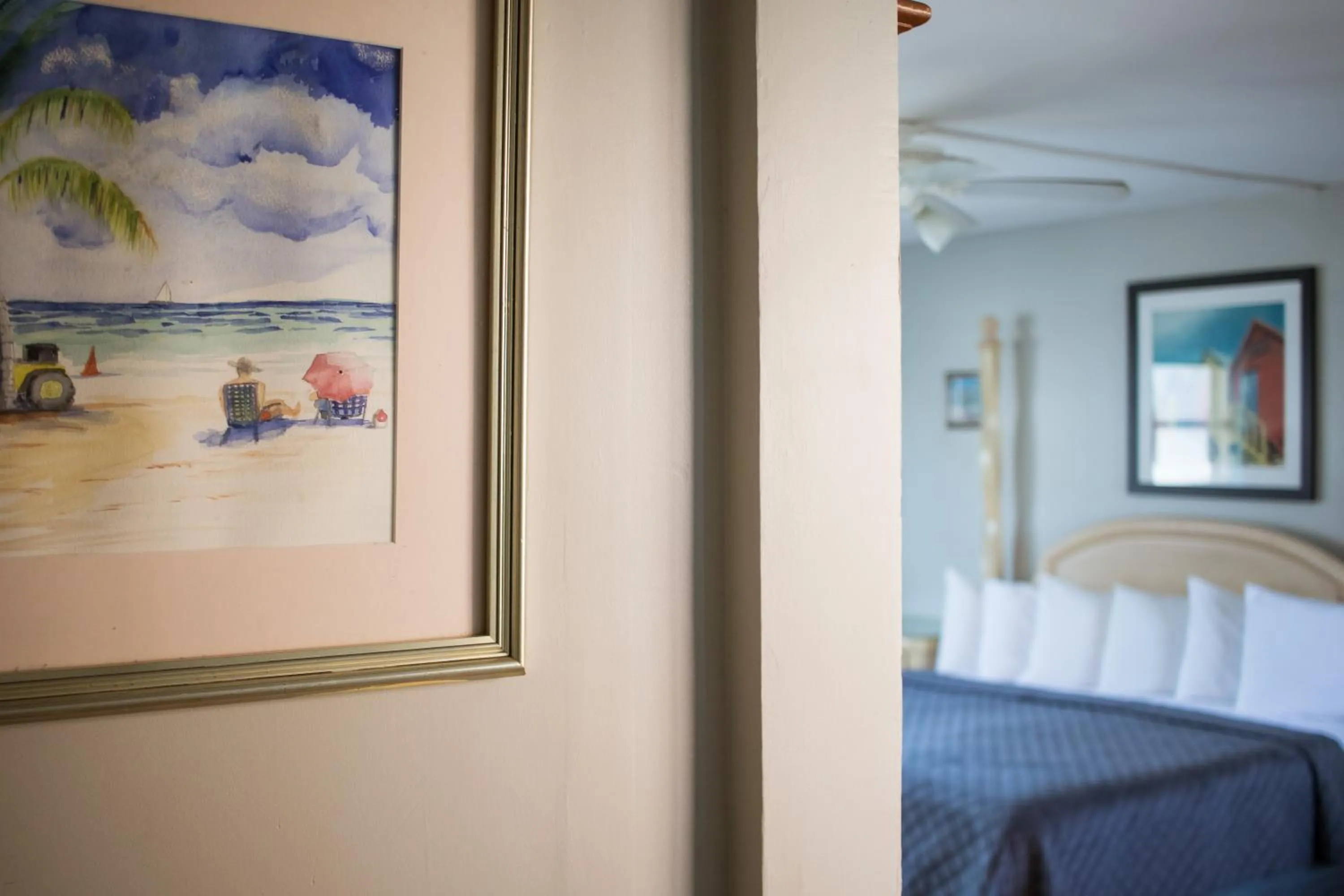 Bedroom, Bed in Riptide Oceanfront Hotel