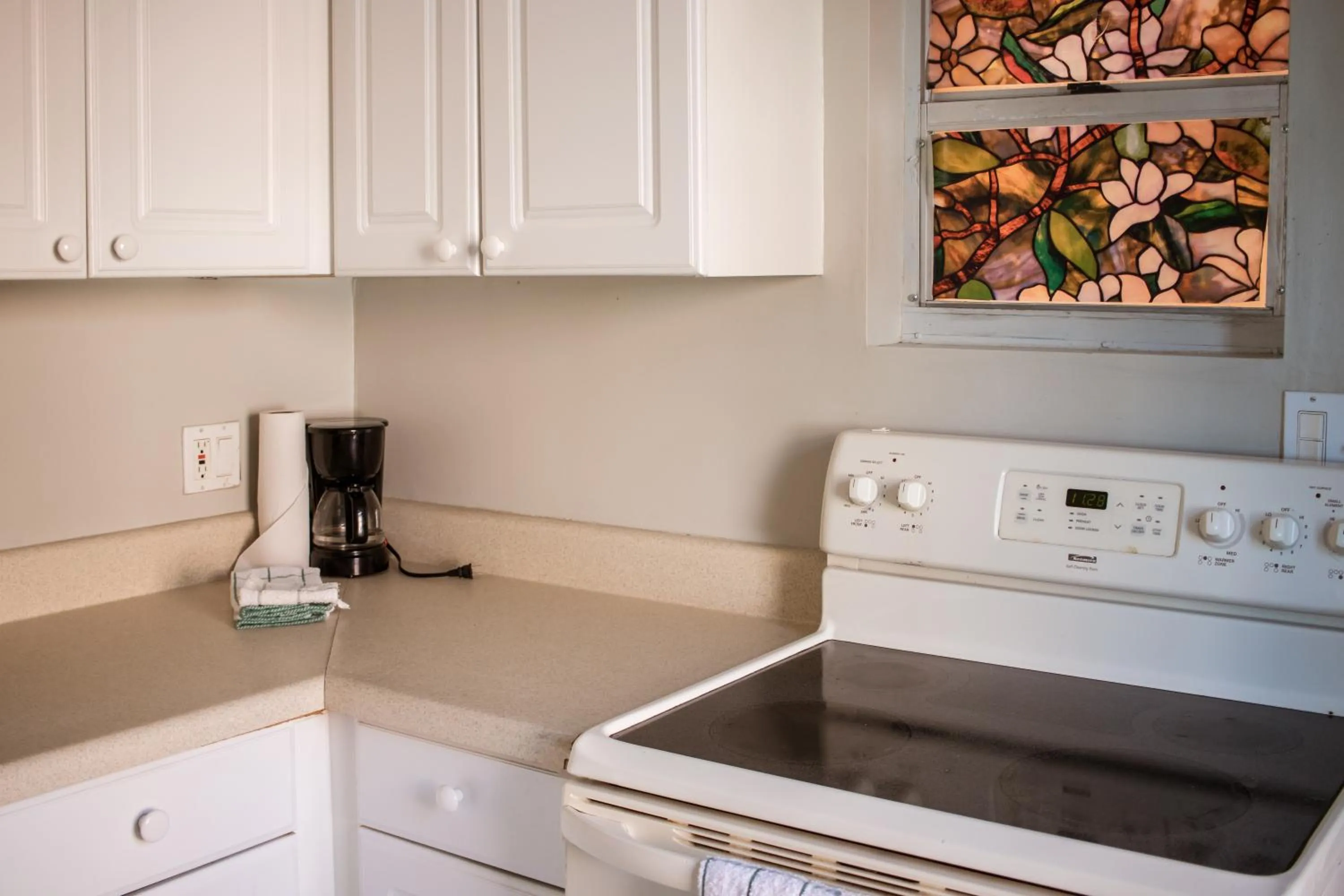 Kitchen or kitchenette in Riptide Oceanfront Hotel