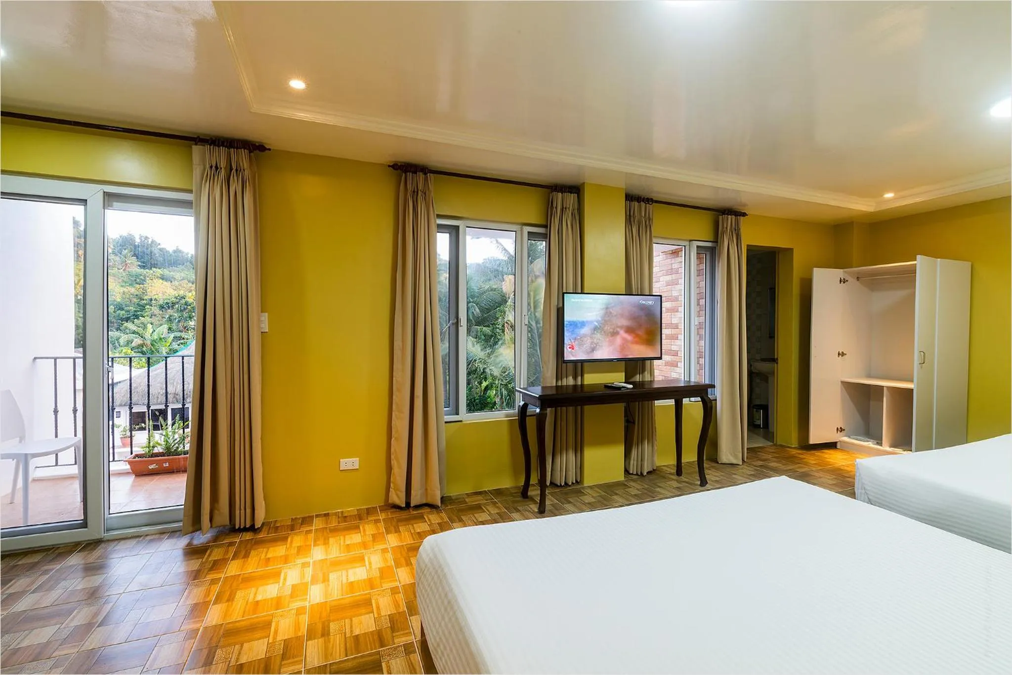 Bedroom, Bed in Bernardo's Lantia Hotel