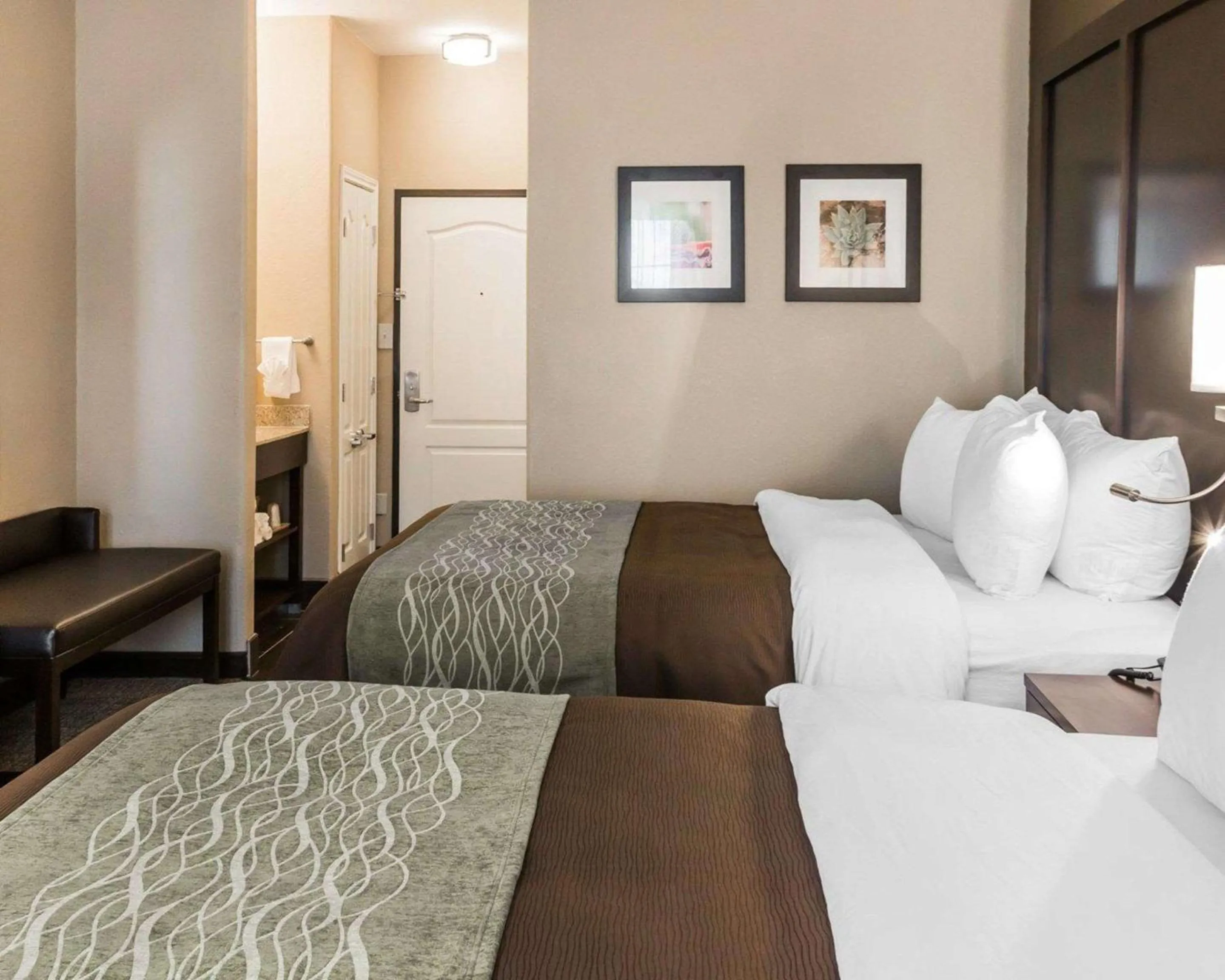 Photo of the whole room, Bed in Comfort Inn & Suites Pharr - McAllen