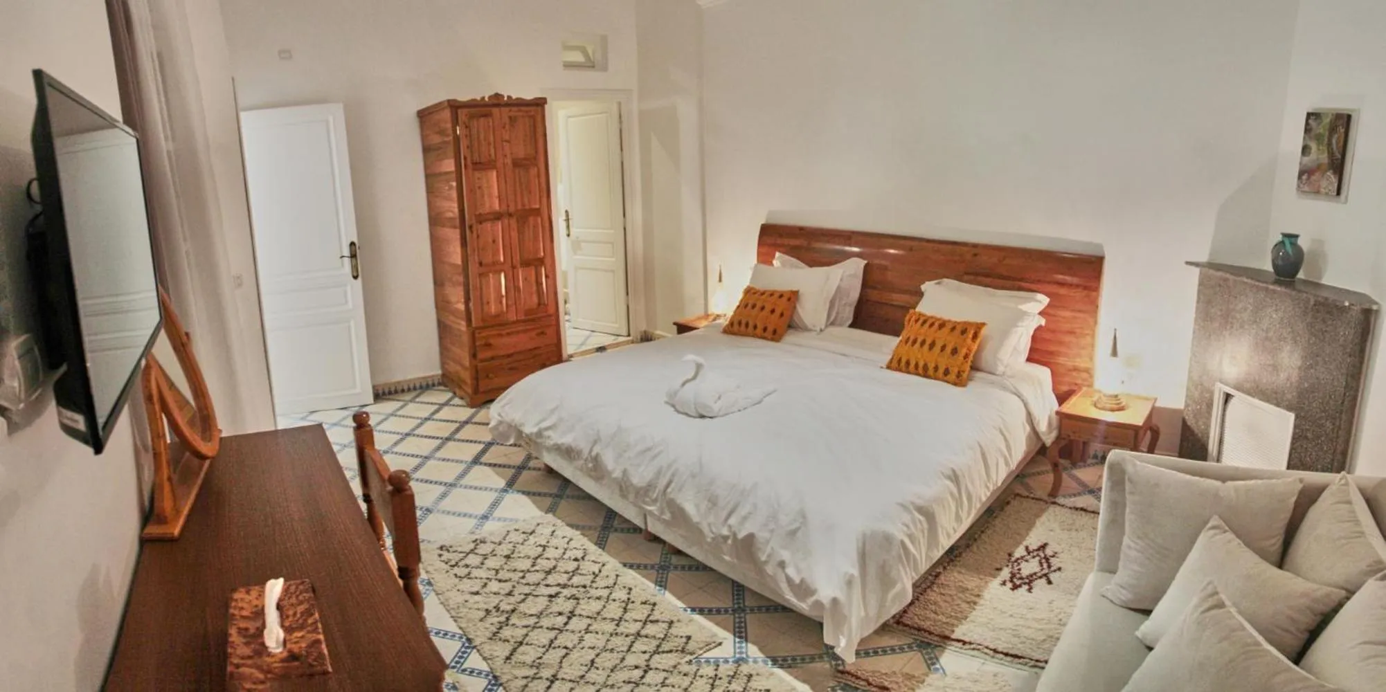 Photo of the whole room, Bed in Riad Borj El Baroud
