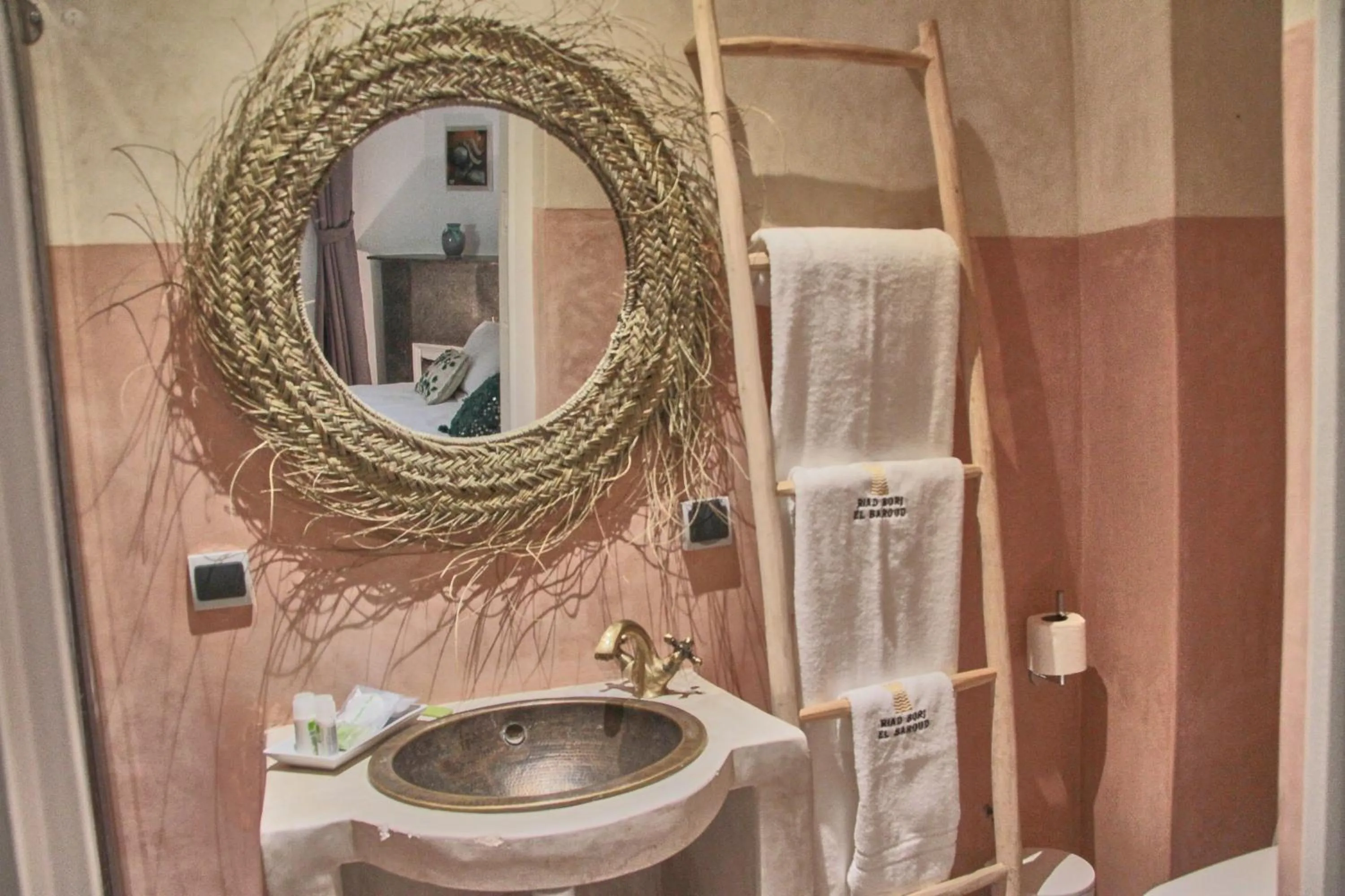 Shower in Riad Borj El Baroud