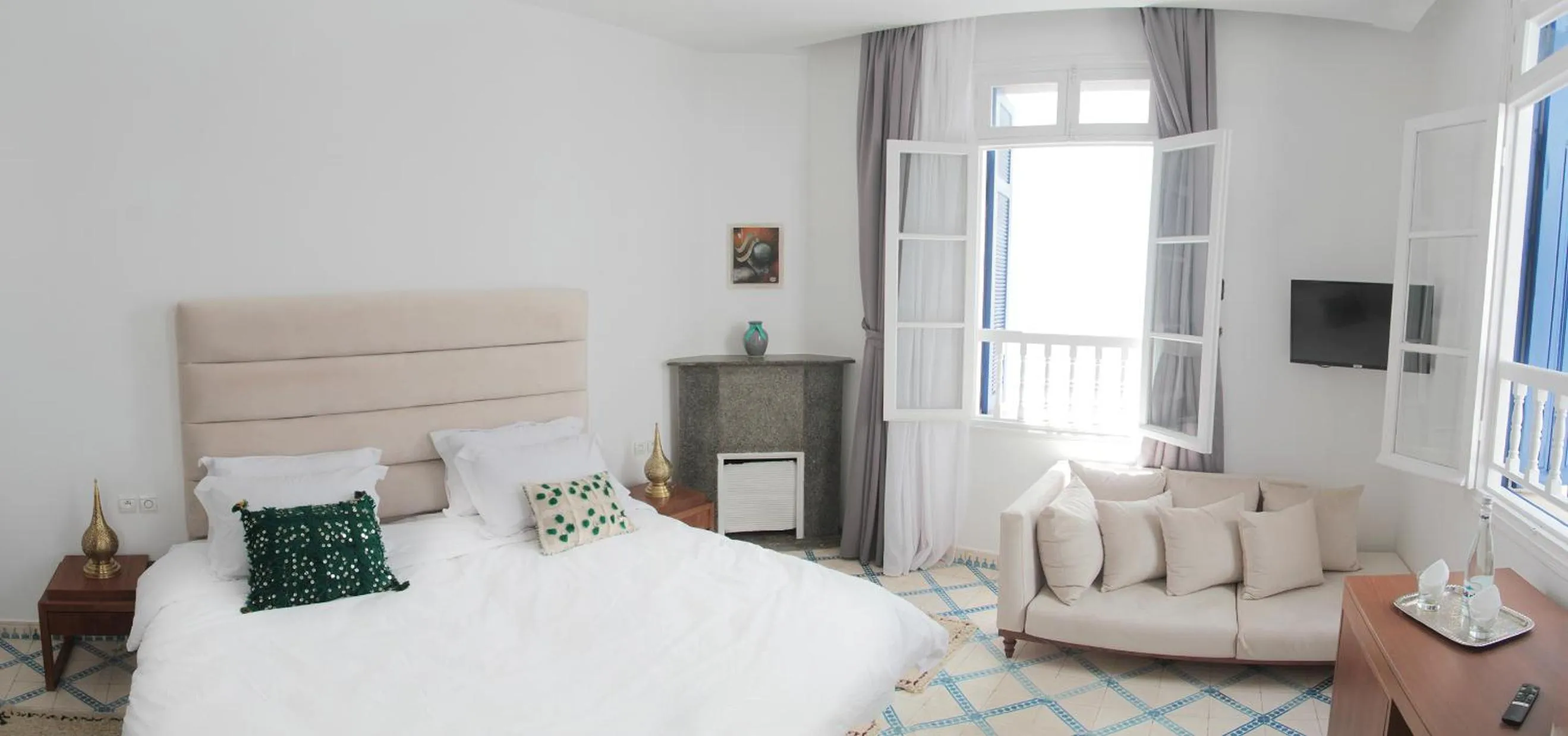 Photo of the whole room, Bed in Riad Borj El Baroud