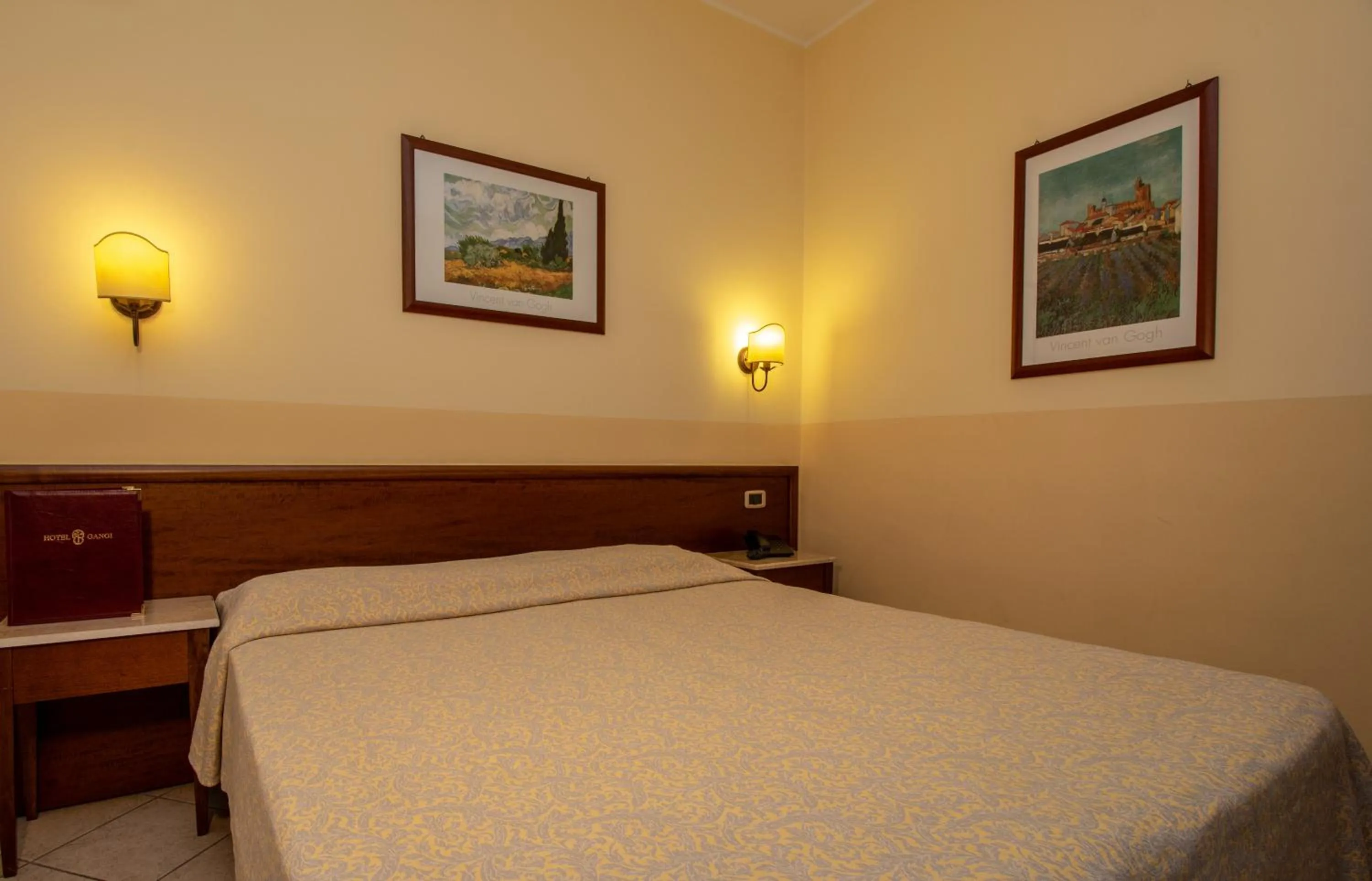 Bed in Hotel Gangi