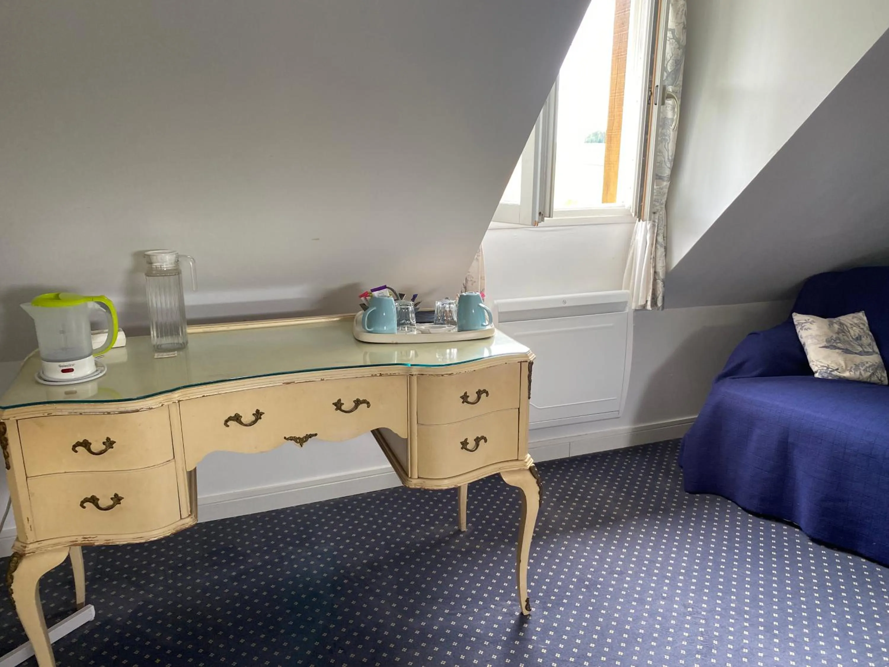 Property building, Bed in LE CLOS DU GOLF