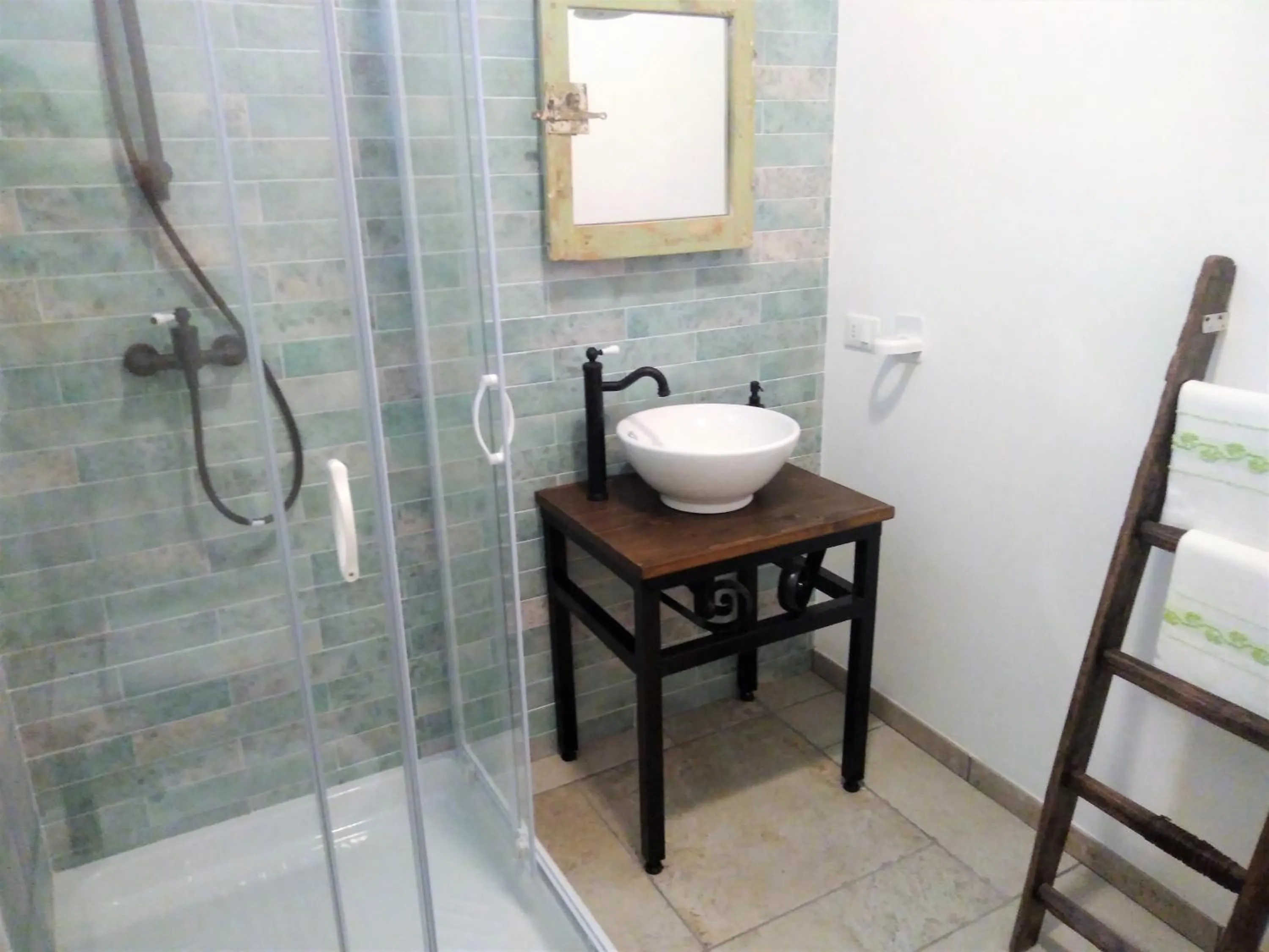 Shower in Li Perrini Boutique B&B