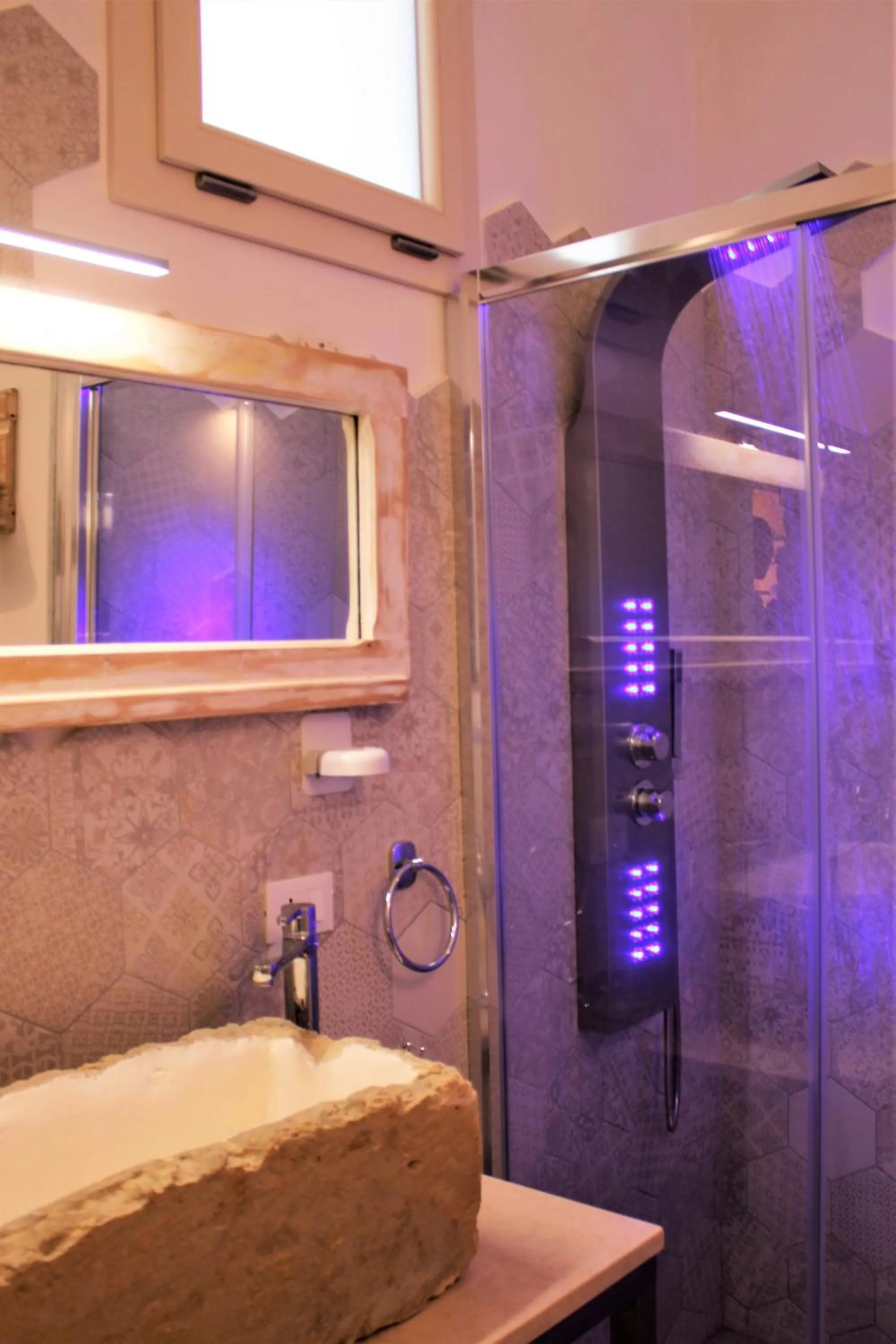 Shower in Li Perrini Boutique B&B