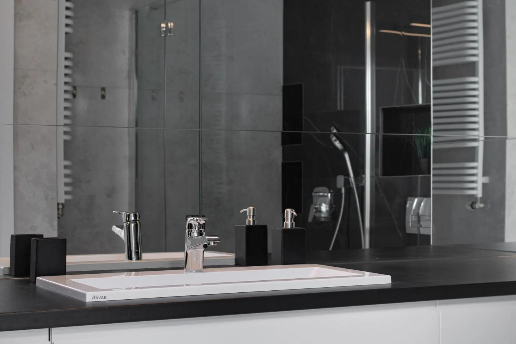 Shower in City Break Gdańsk Rajska 8 Apartamenty