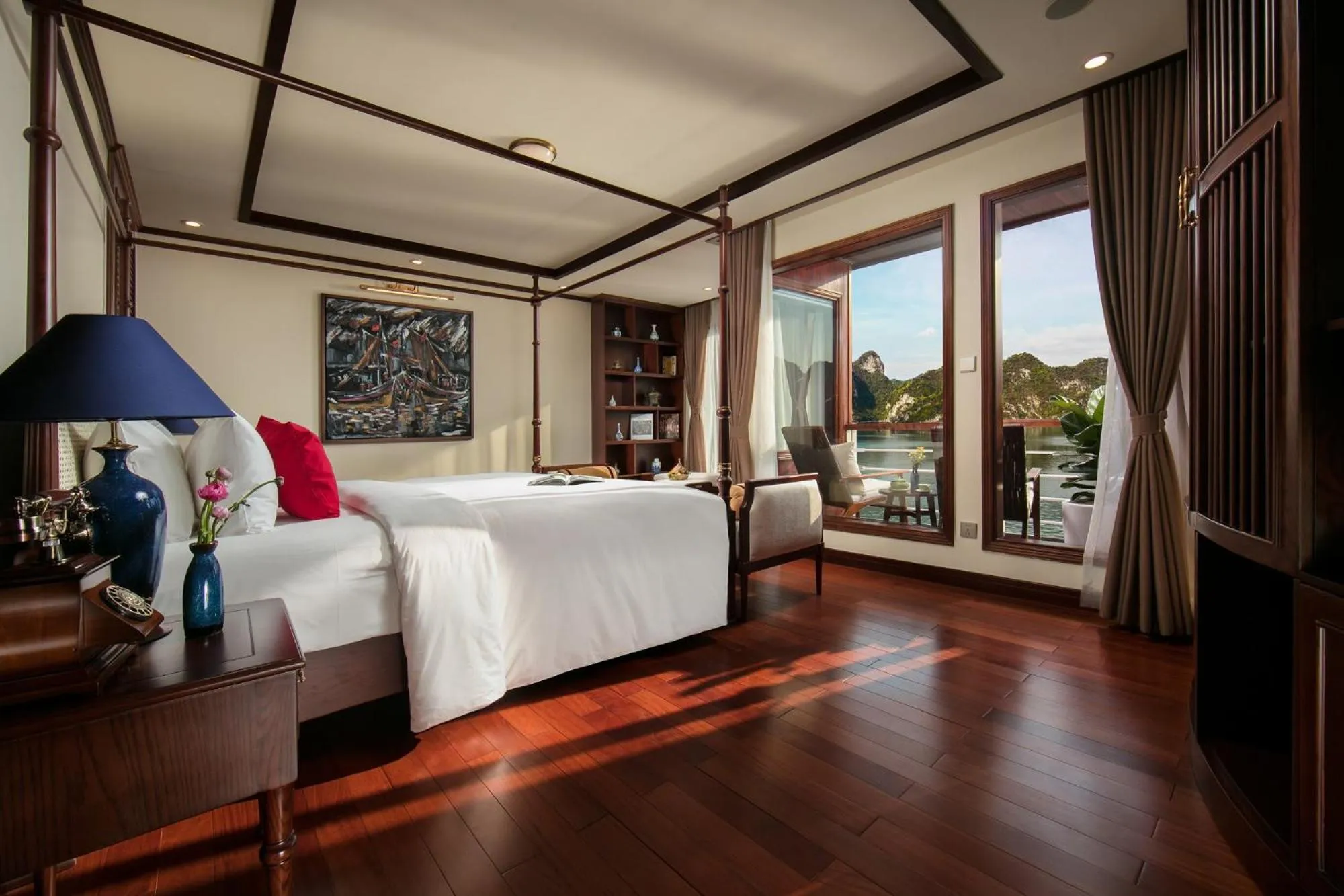 View (from property/room), Bed in Heritage Cruises Binh Chuan Cat Ba Archipelago