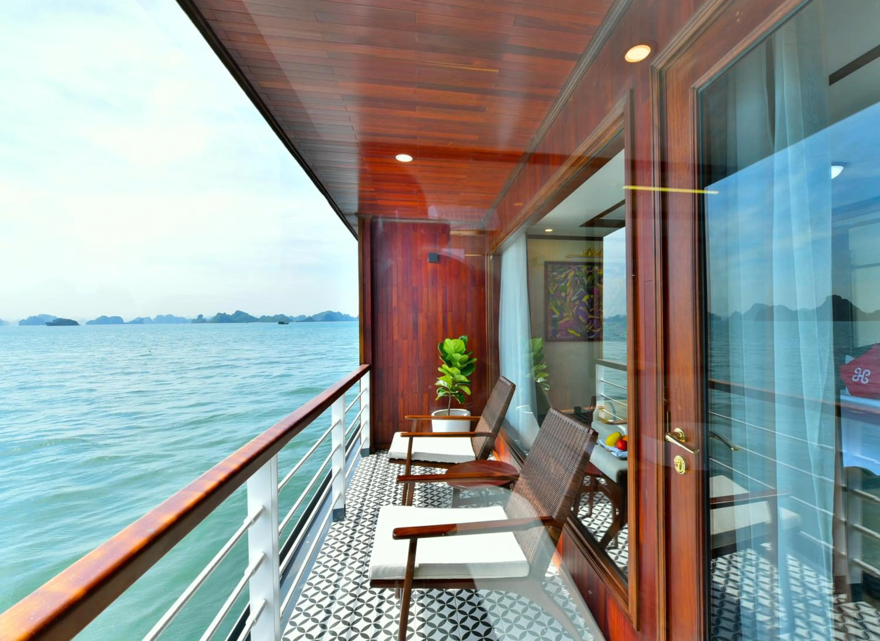 Balcony/Terrace in Heritage Cruises Binh Chuan Cat Ba Archipelago