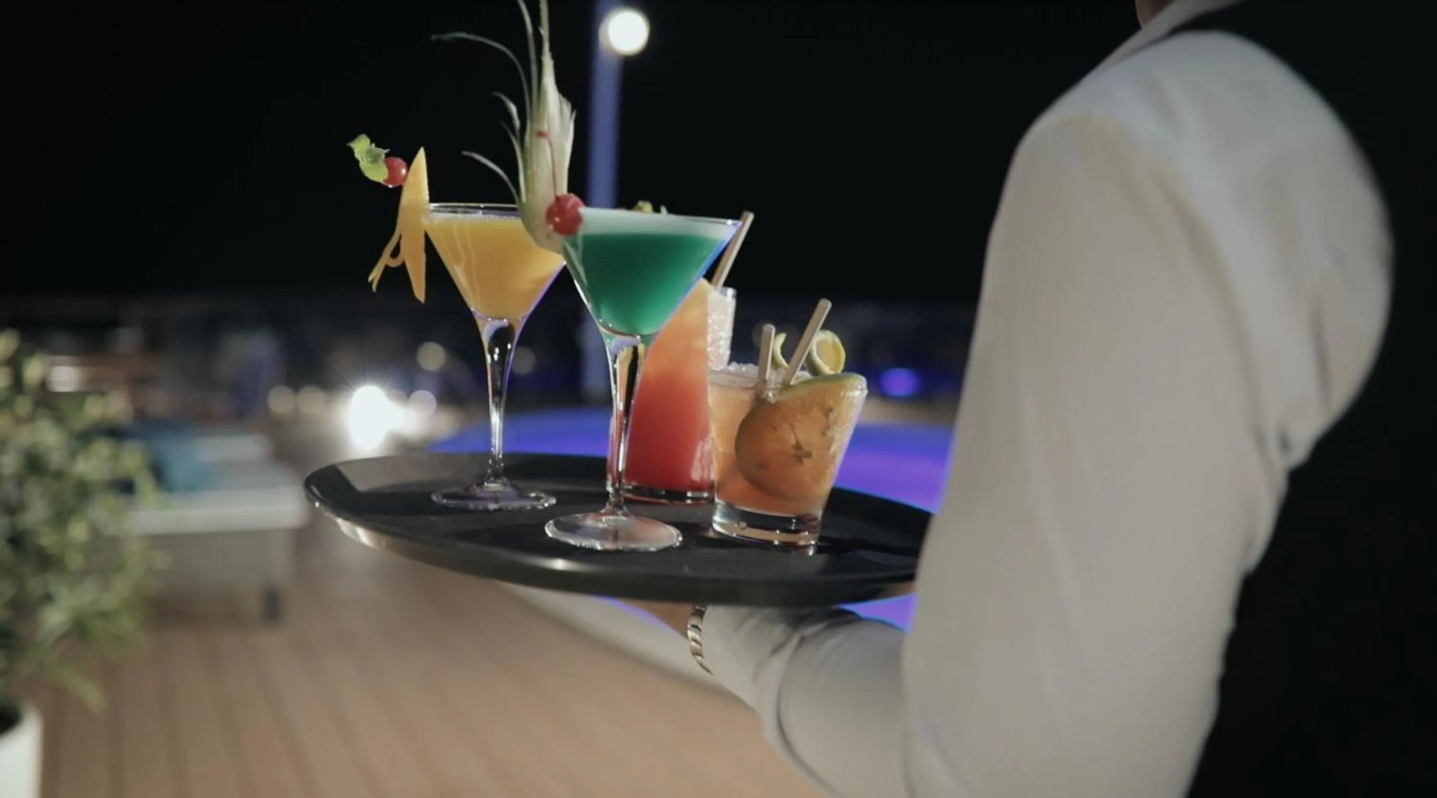 Drinks in Heritage Cruises Binh Chuan Cat Ba Archipelago