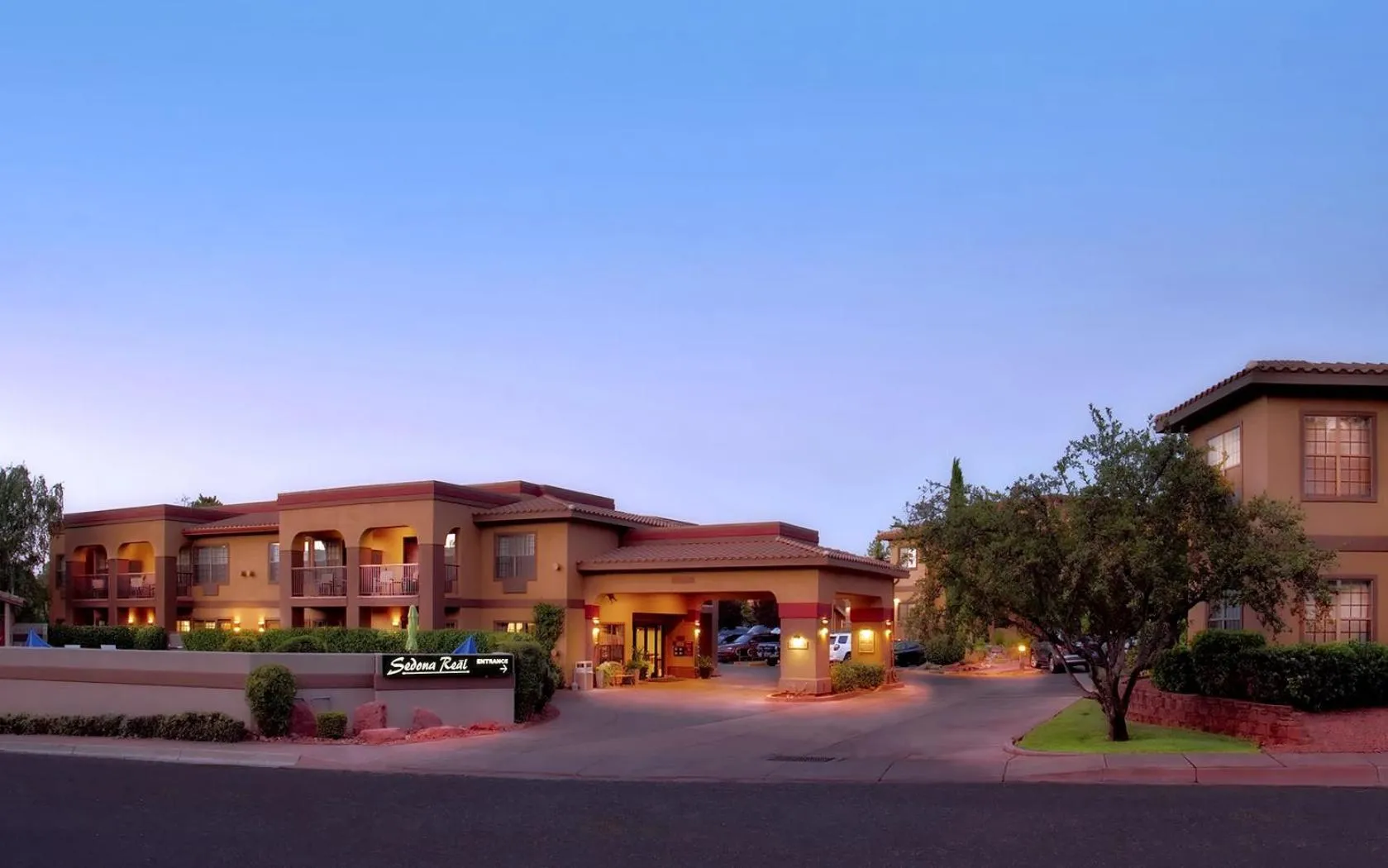 Property building in Sedona Real Inn & Suites