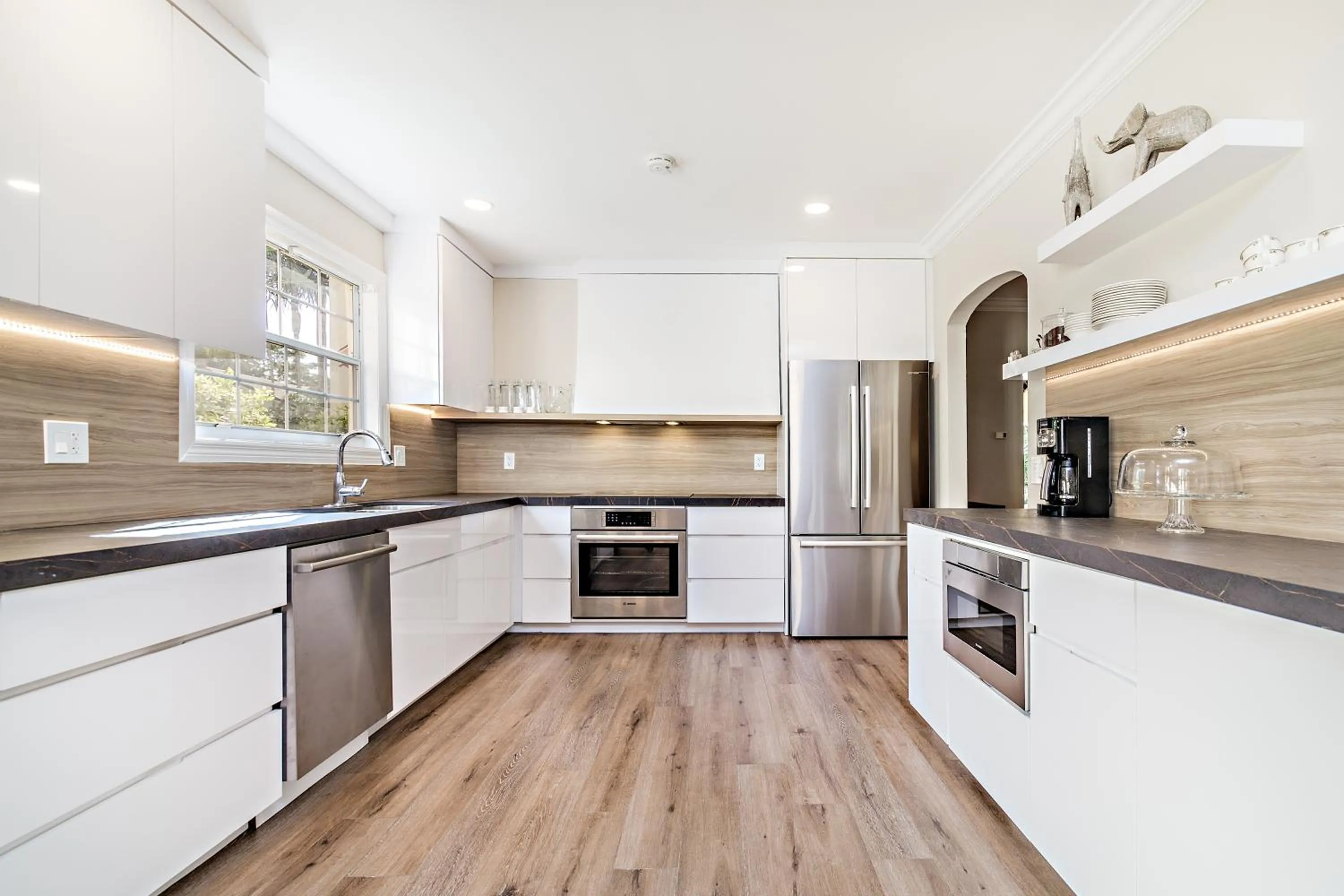 Kitchen or kitchenette in Grandview Gardens