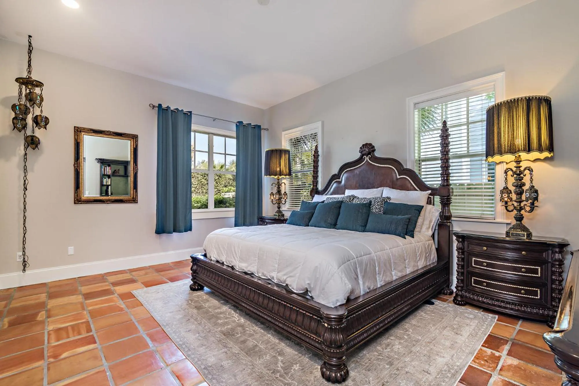 Bedroom, Bed in Grandview Gardens