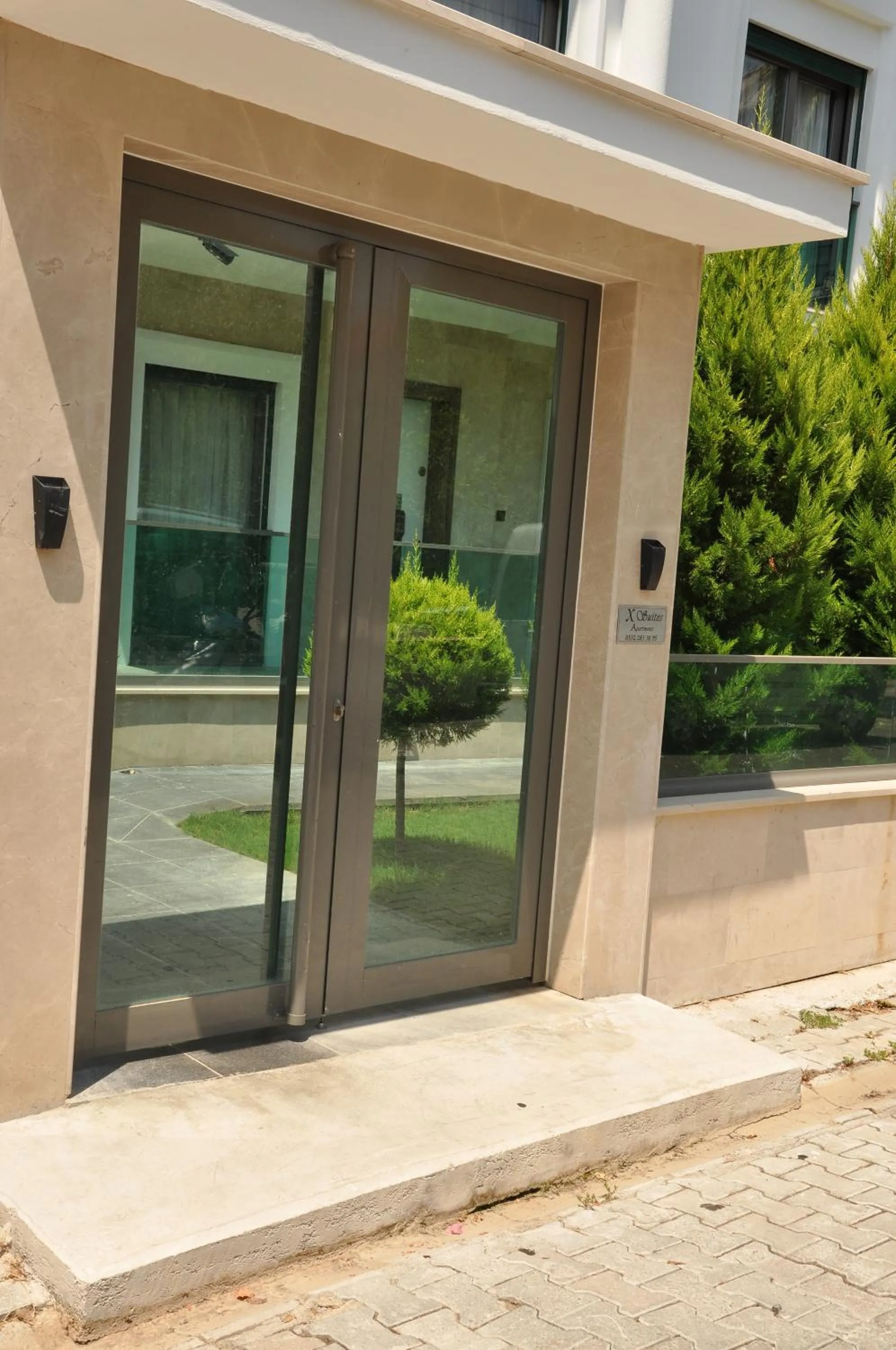 Facade/entrance in X SUITE APART