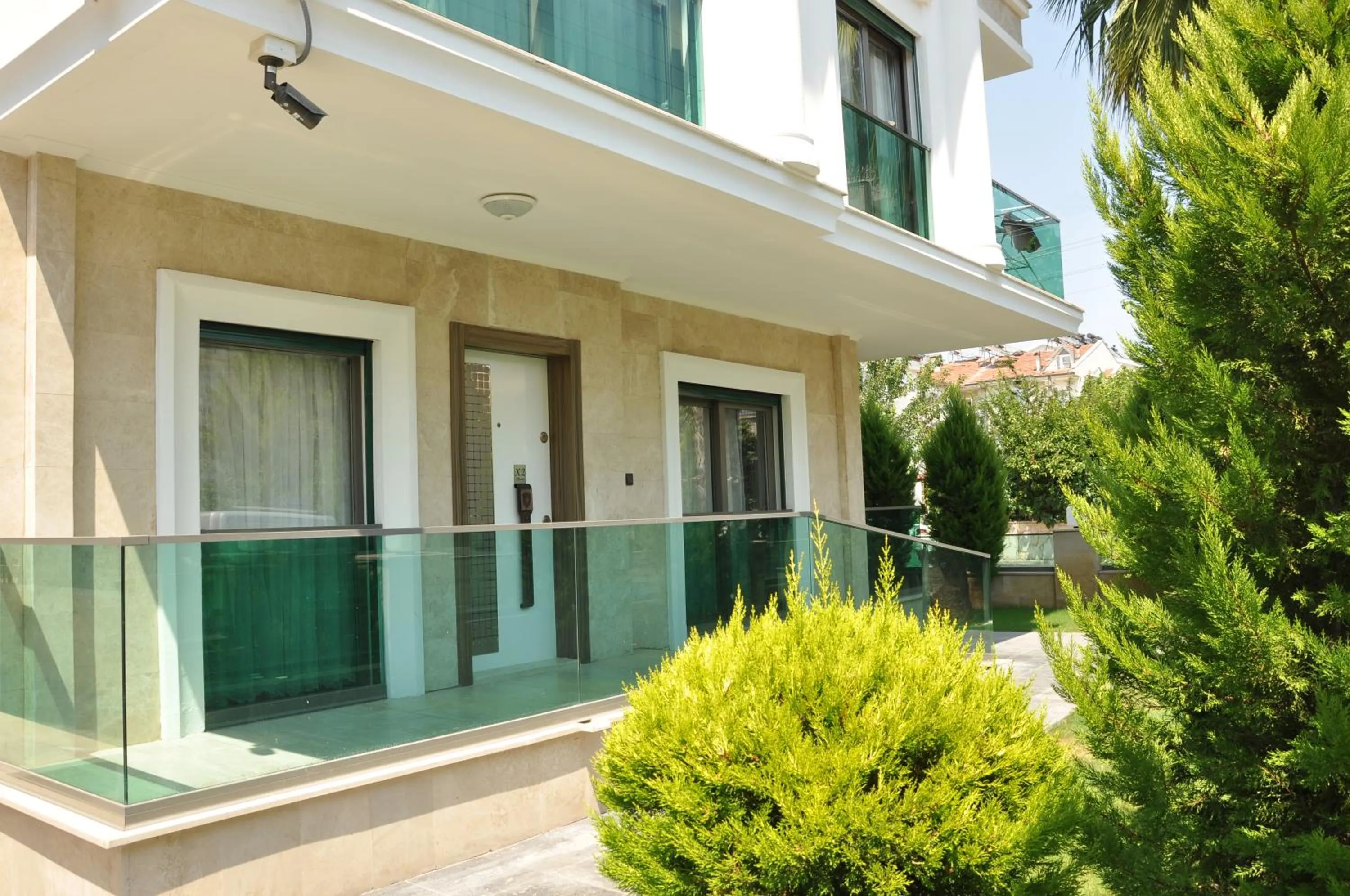 Facade/entrance in X SUITE APART